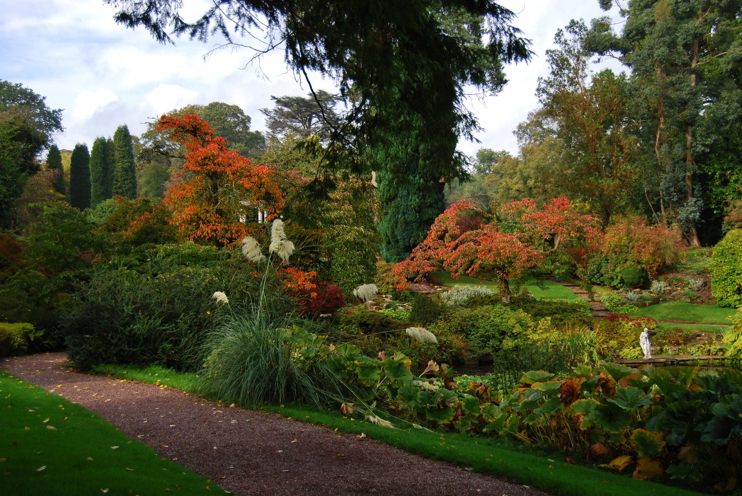 Cholmondeley Gardens in England during Autumn HD Wallpaper