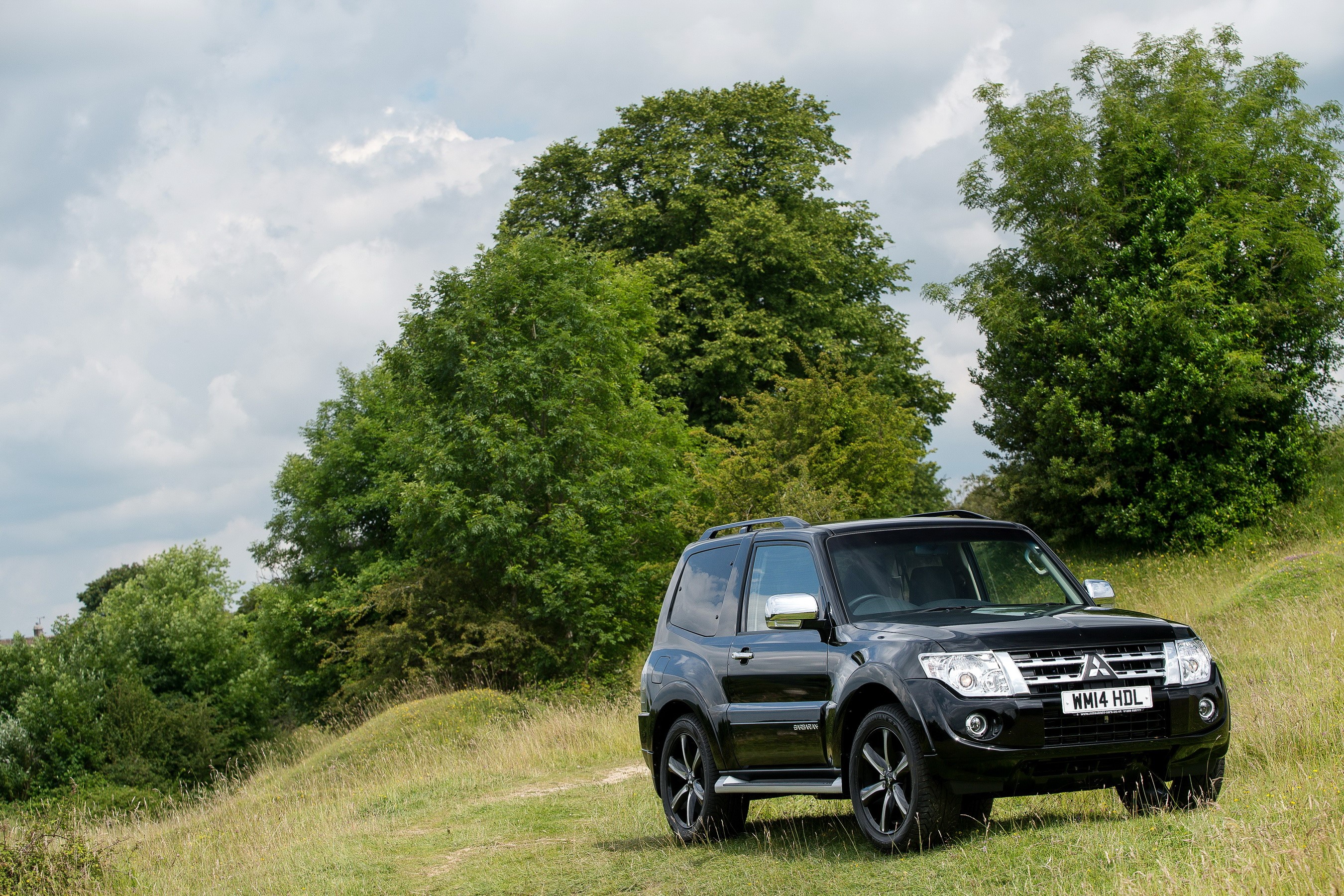 Black 2014 Mitsubishi Shogun SWB Barbarian HD Wallpaper