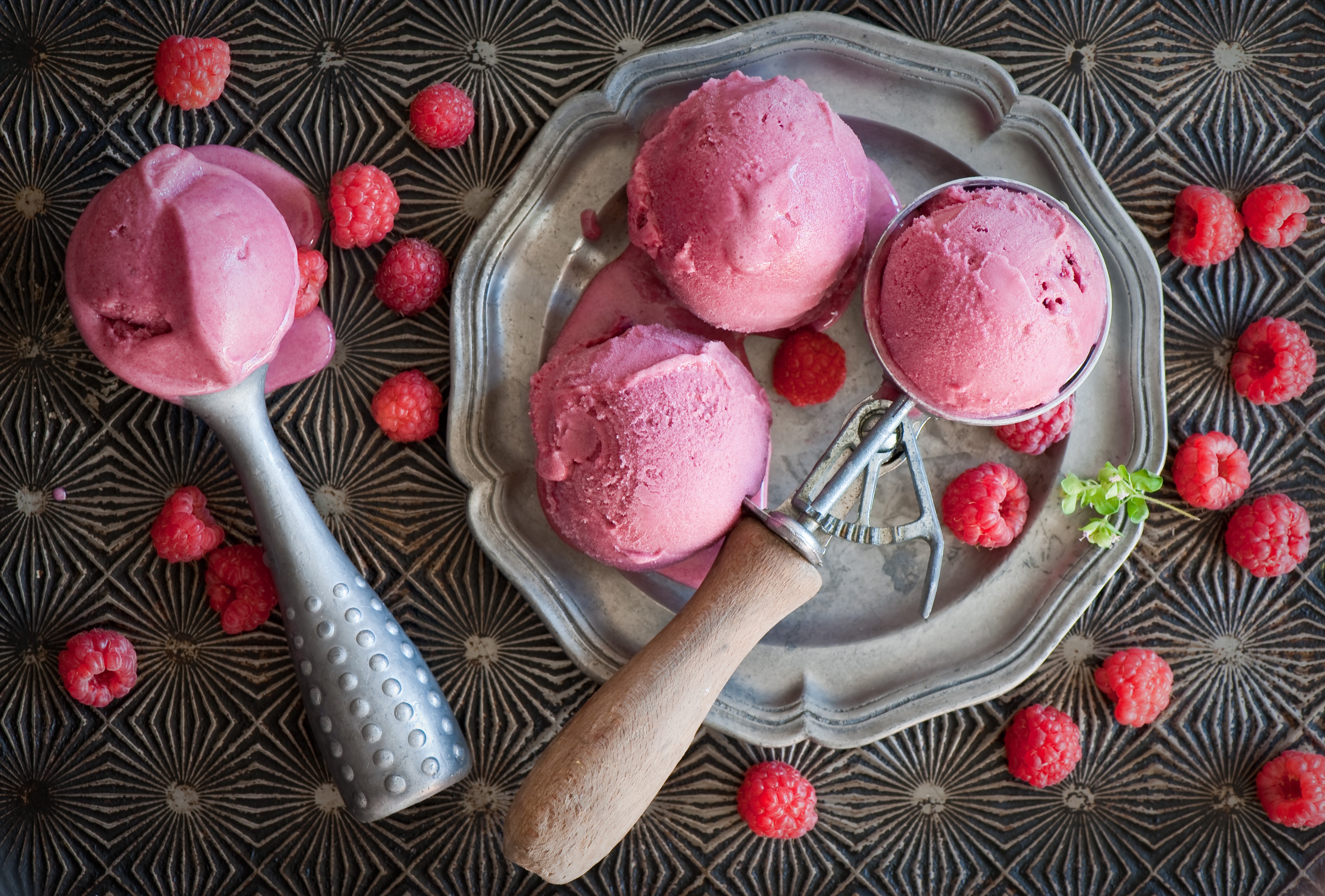 Raspberry ice cream with fresh berries HD Wallpaper