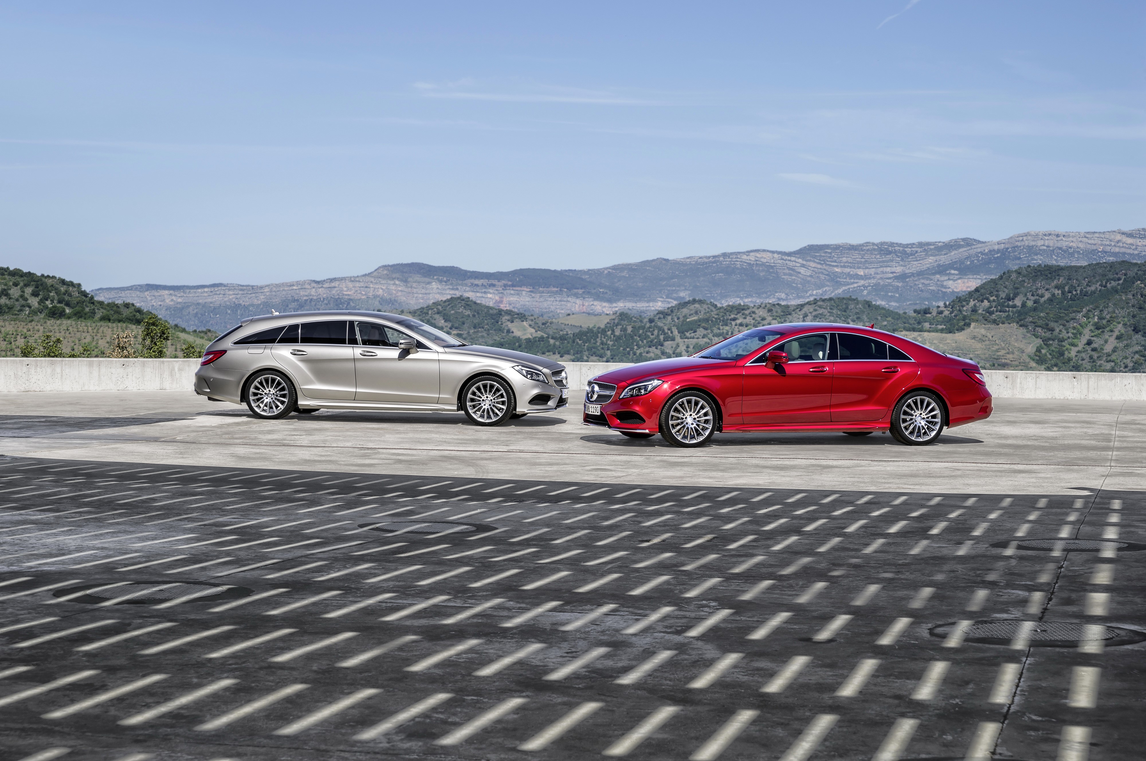 Two Mercedes-Benz CLS Shooting Brake and Sedan HD Wallpaper