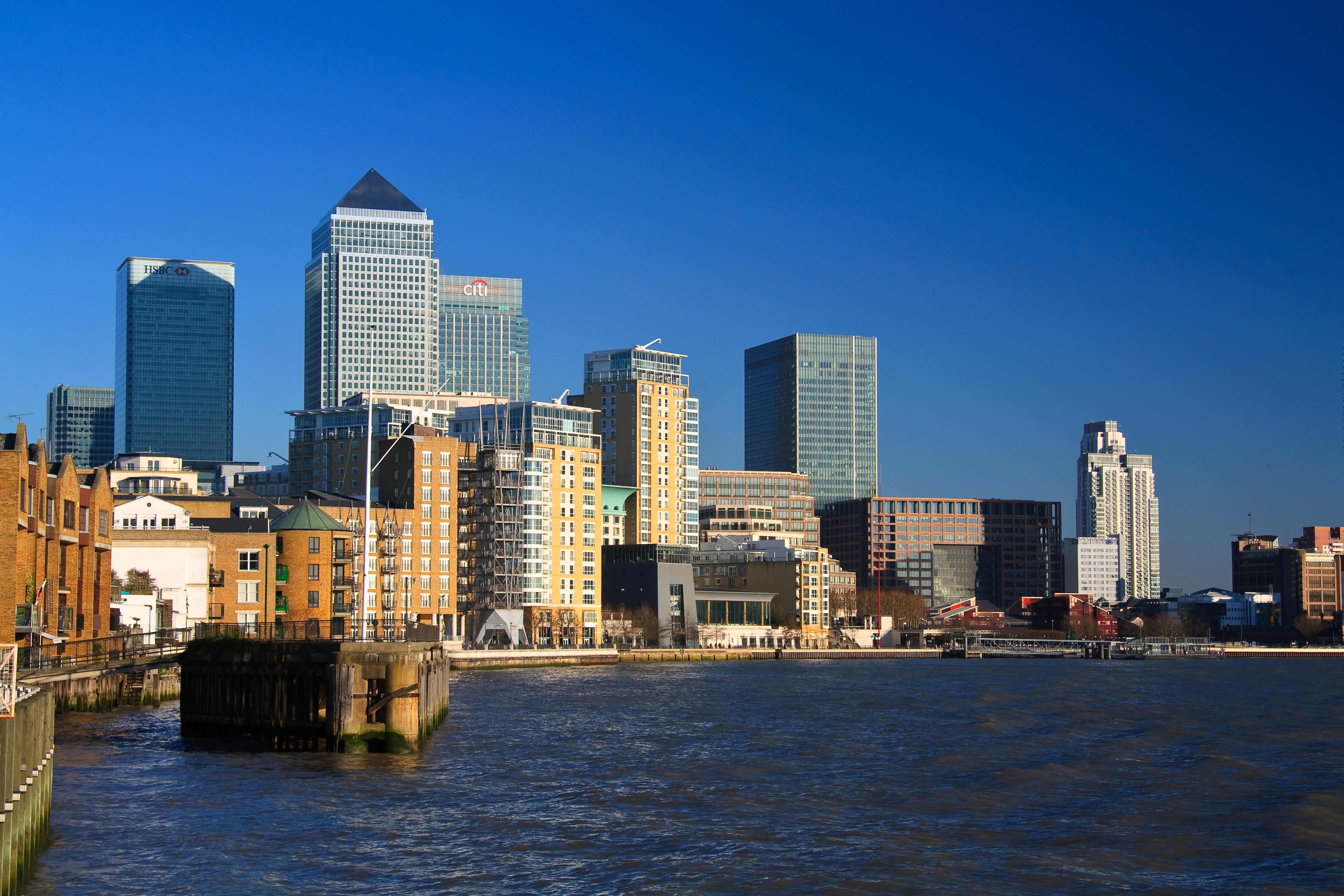 Canary Wharf skyline and River Thames, London HD Wallpaper