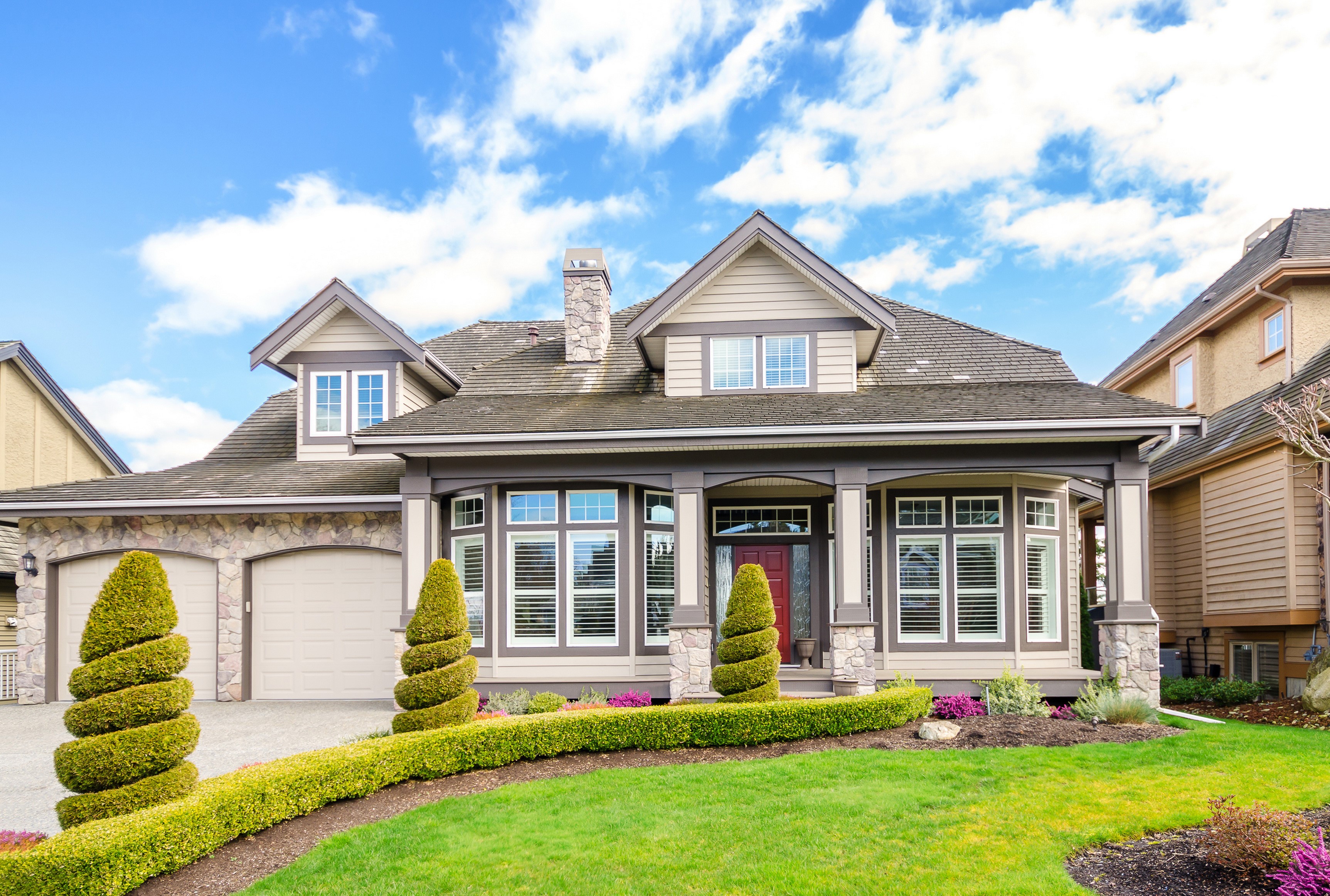 Luxury house with manicured lawn and spiral topiaries HD Wallpaper
