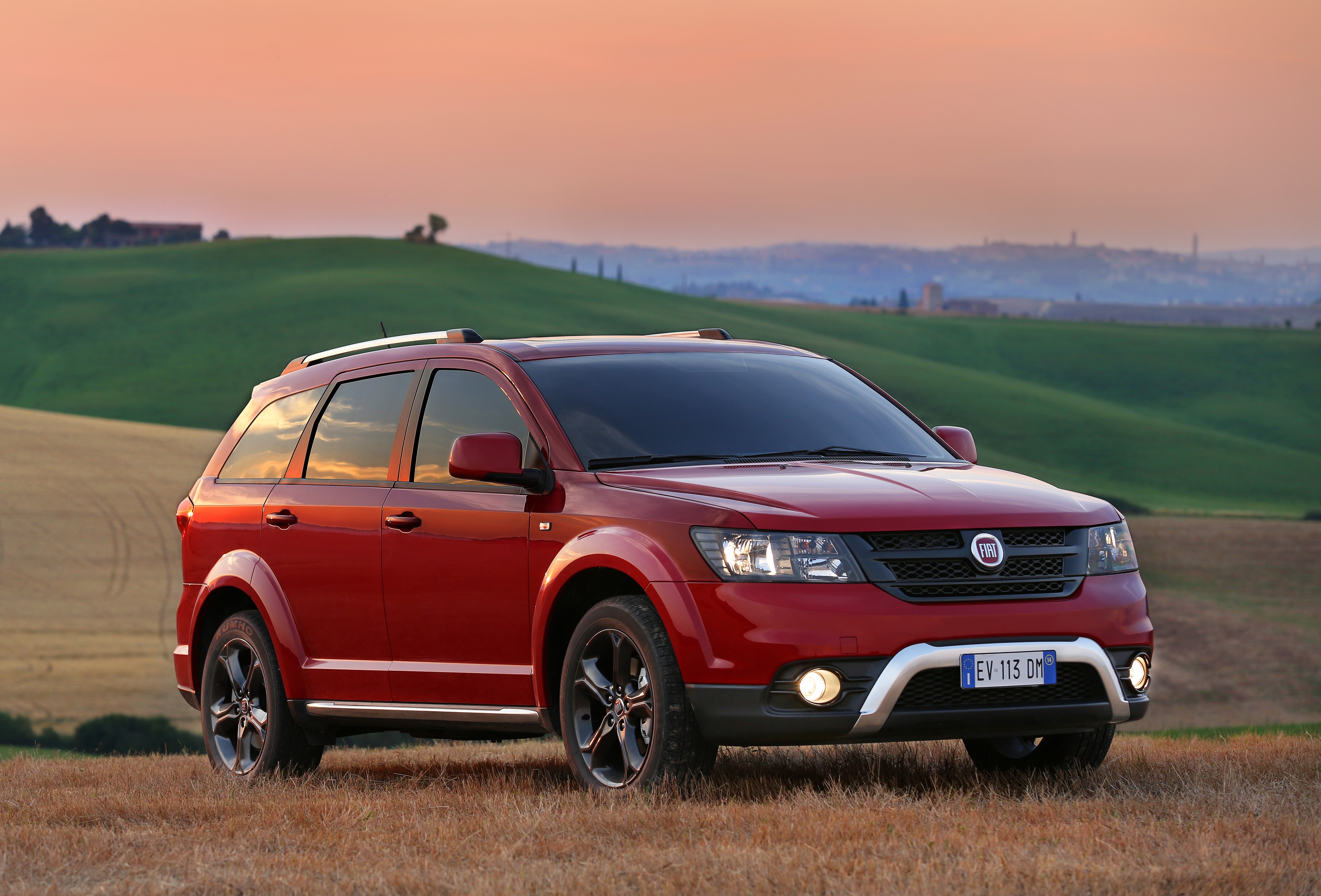 4K 2014 Fiat Freemont Cross in Scenery HD Wallpaper