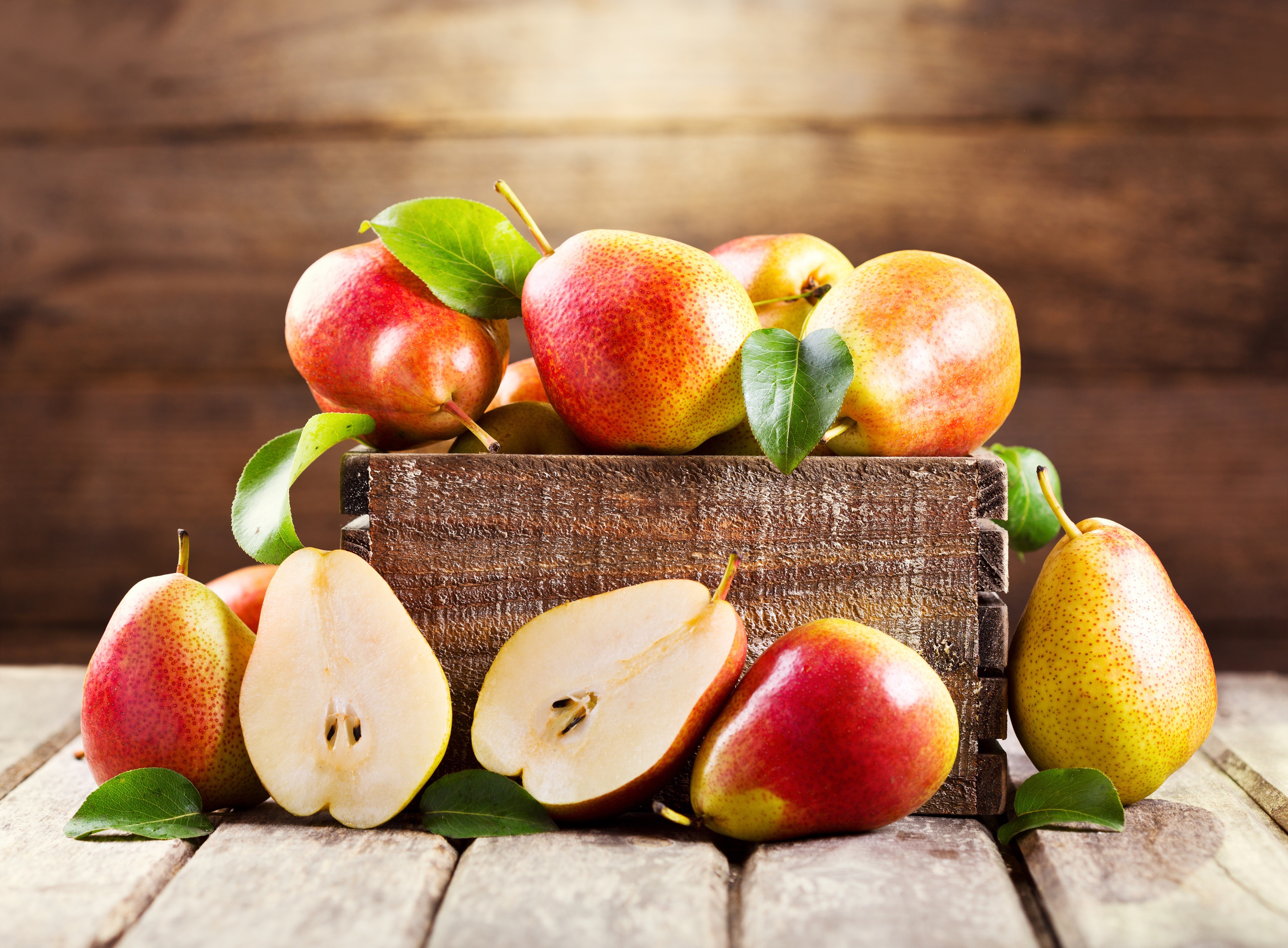 4K Pears in a Wooden Crate HD Wallpaper