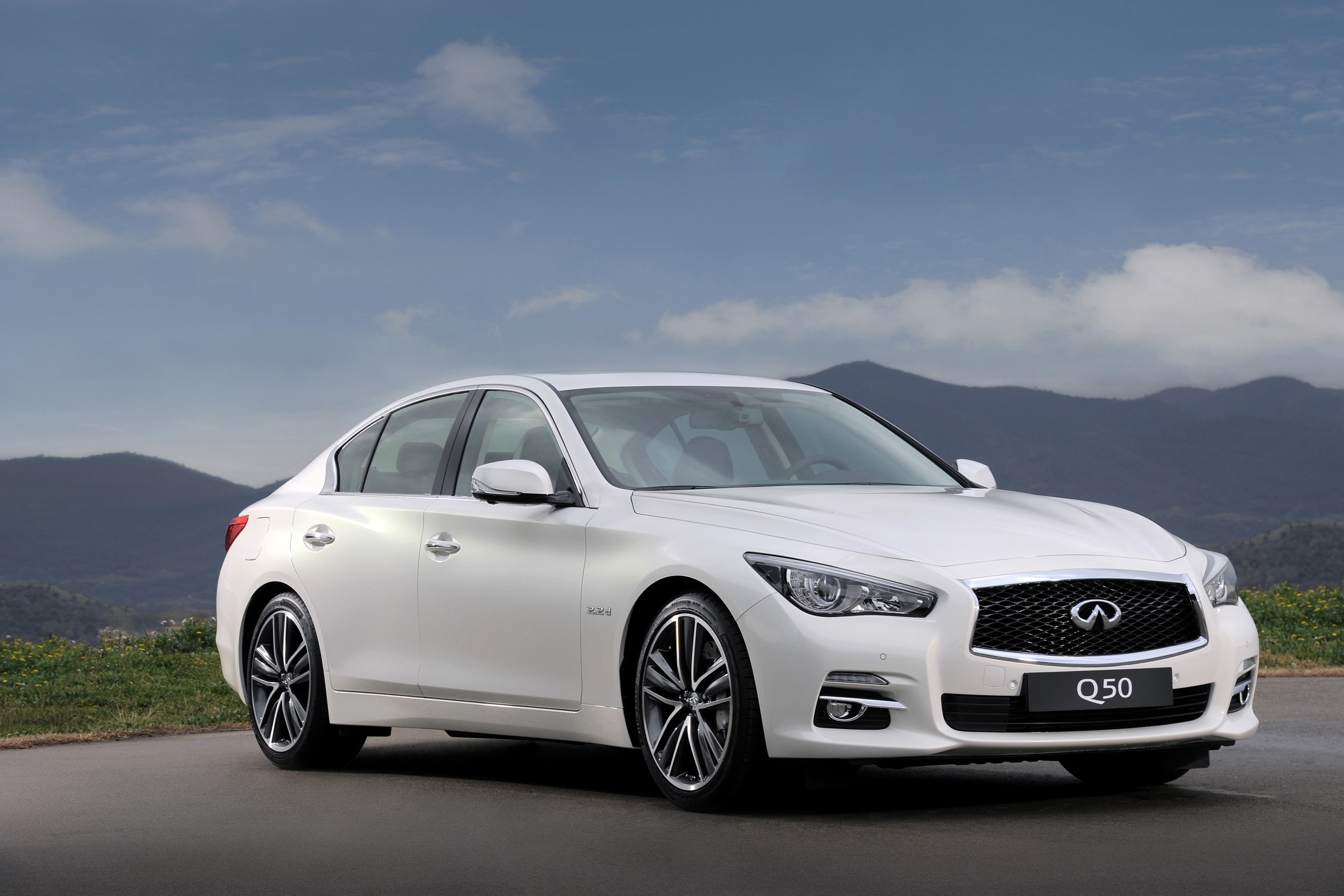 White 2013 Infiniti Q50 Sedan HD Wallpaper