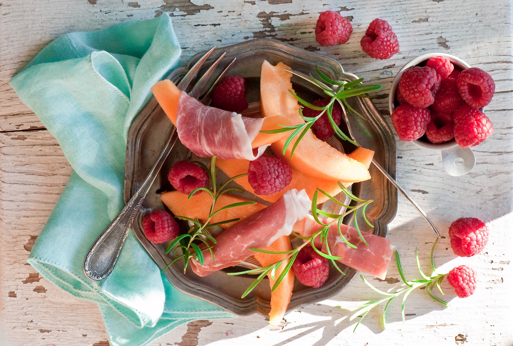 Cantaloupe slices with prosciutto and raspberries on a plate HD Wallpaper
