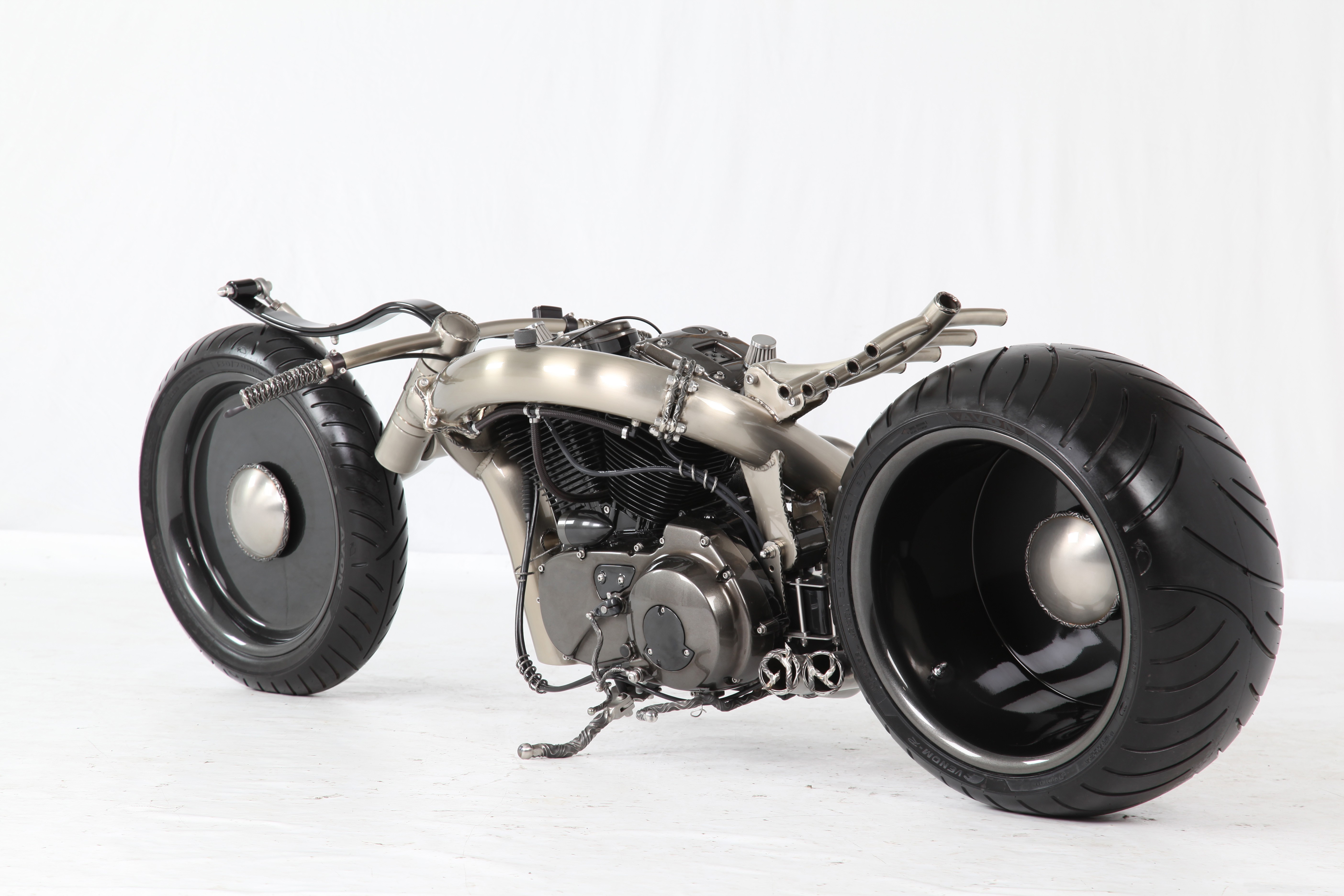 Custom motorcycle with large wheels HD Wallpaper