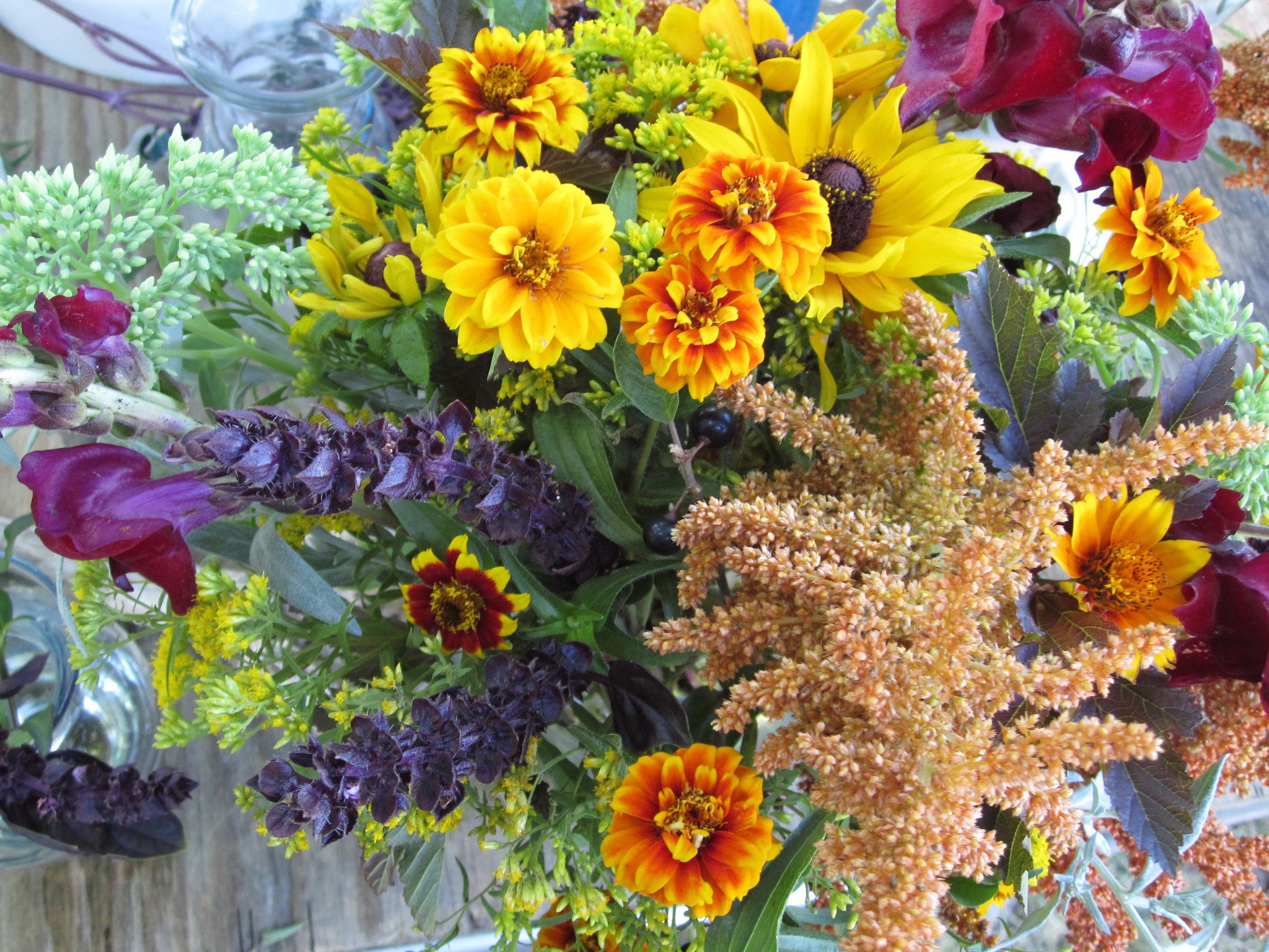 Bouquet with Zinnias and Antirrhinum HD Wallpaper