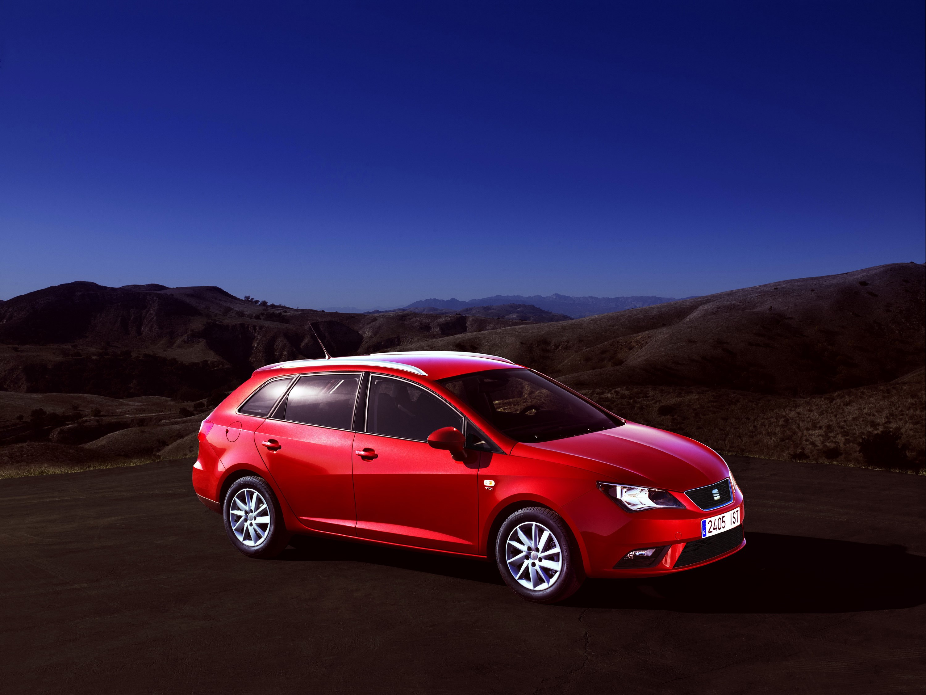 Red 2012 Seat Ibiza ST at night HD Wallpaper
