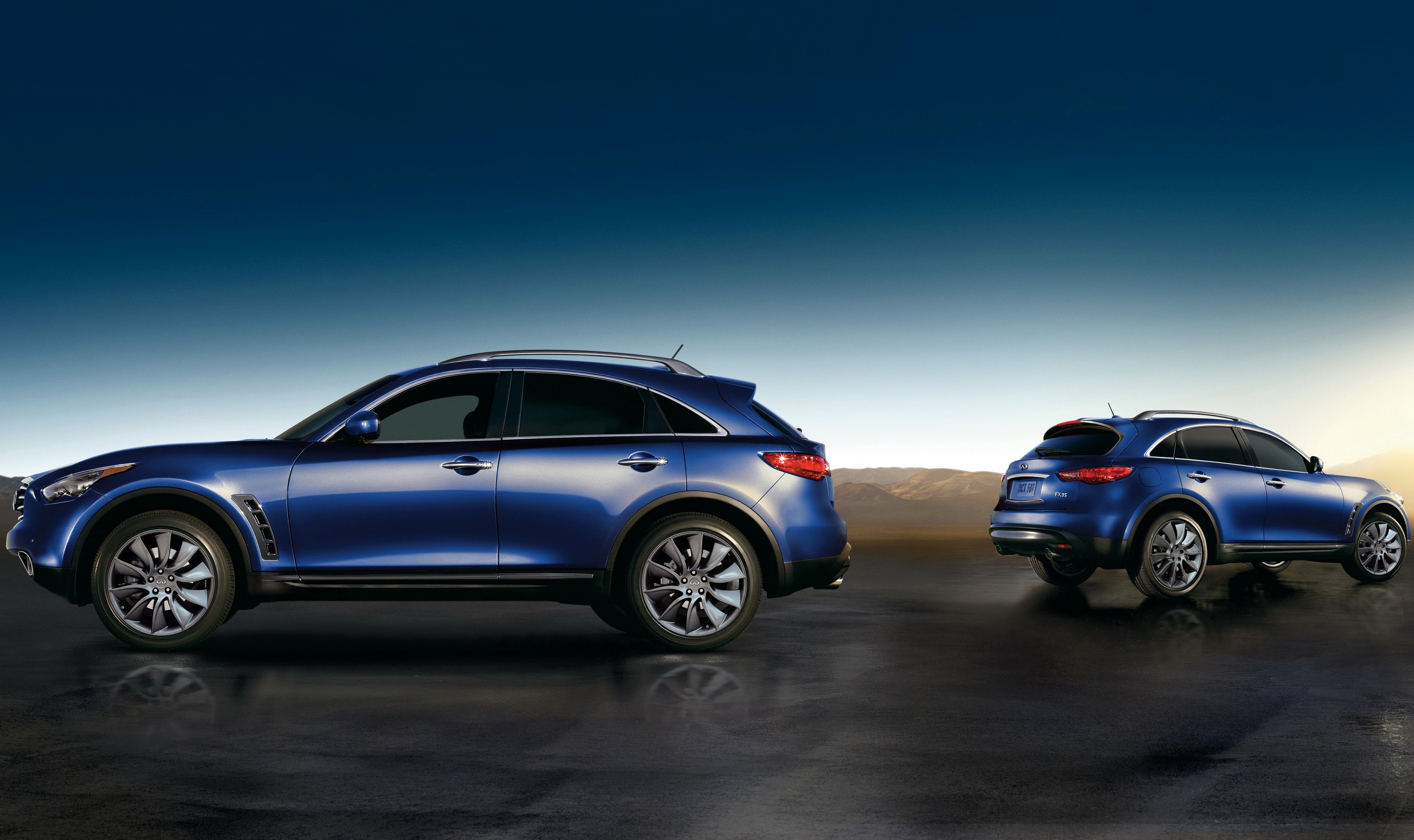 Two blue Infiniti FX 50 cars HD Wallpaper