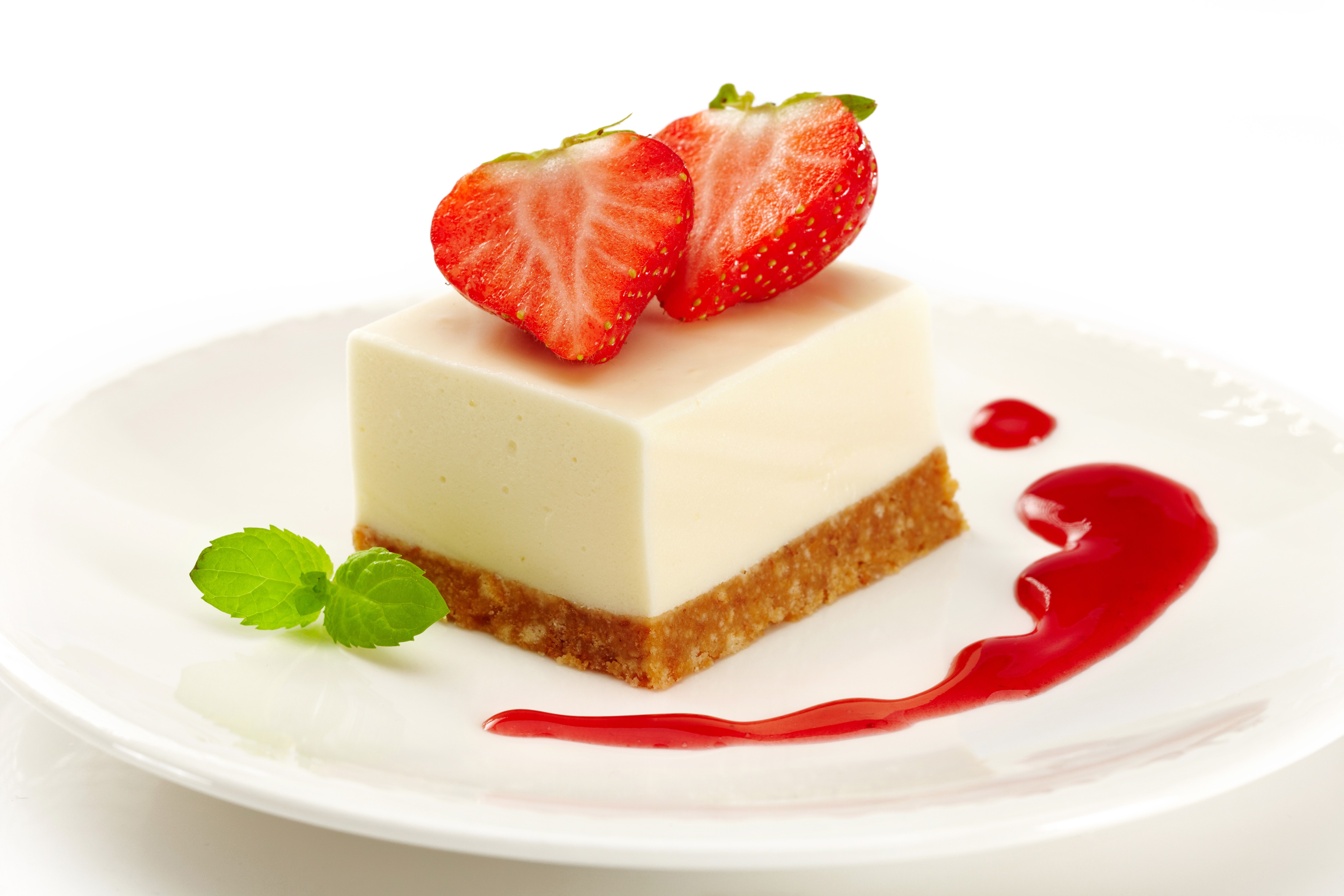 Cheesecake with strawberries and mint HD Wallpaper
