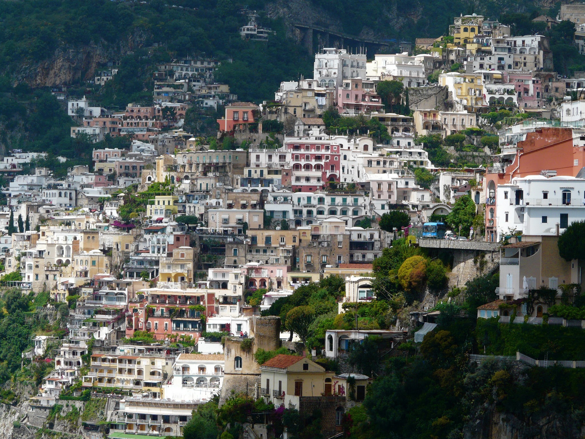Positano, Italy houses on a steep hillside HD Wallpaper