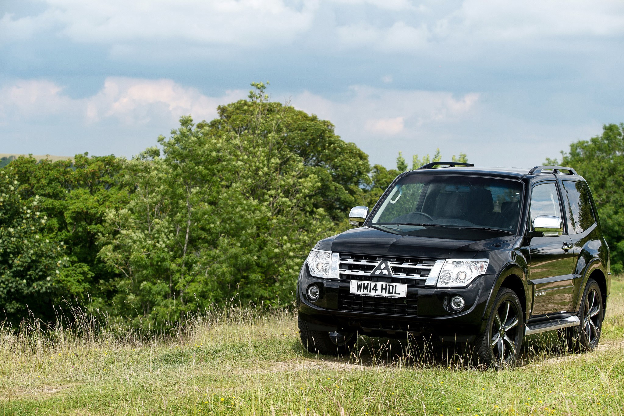 Black Mitsubishi Shogun SWB Barbarian parked in a field HD Wallpaper