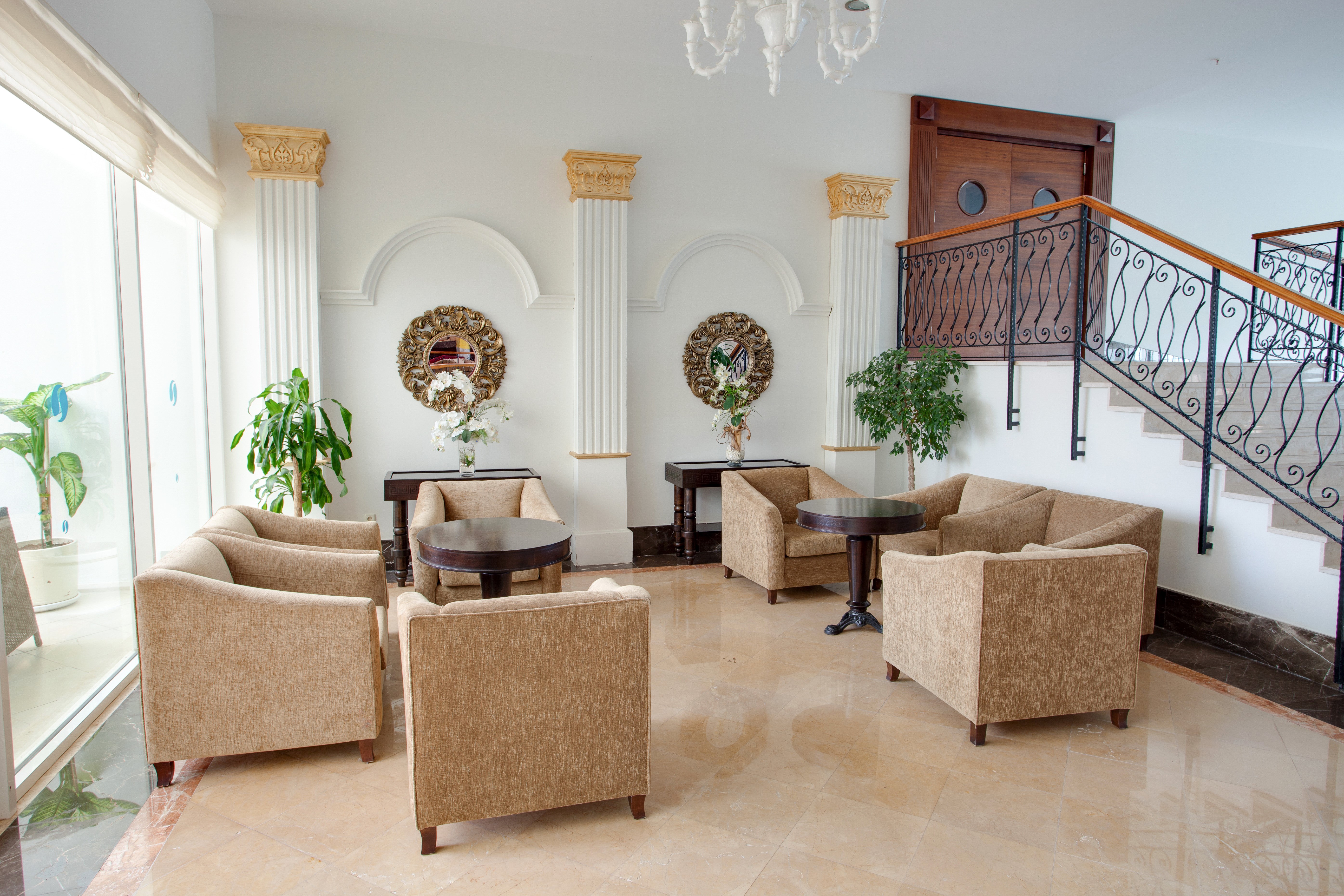 Interior living room with sofas and armchairs HD Wallpaper