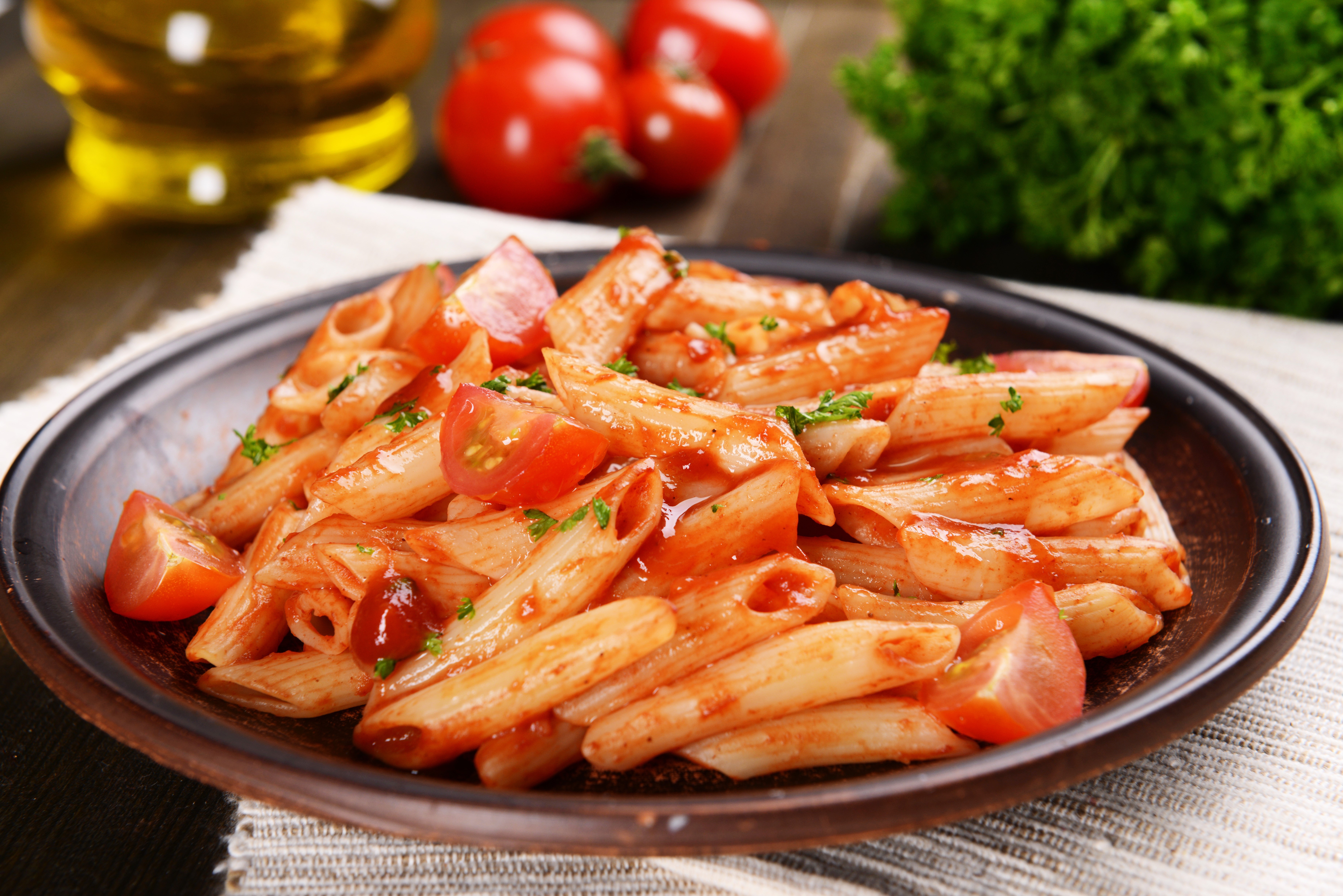 Penne pasta with tomato sauce and tomatoes HD Wallpaper