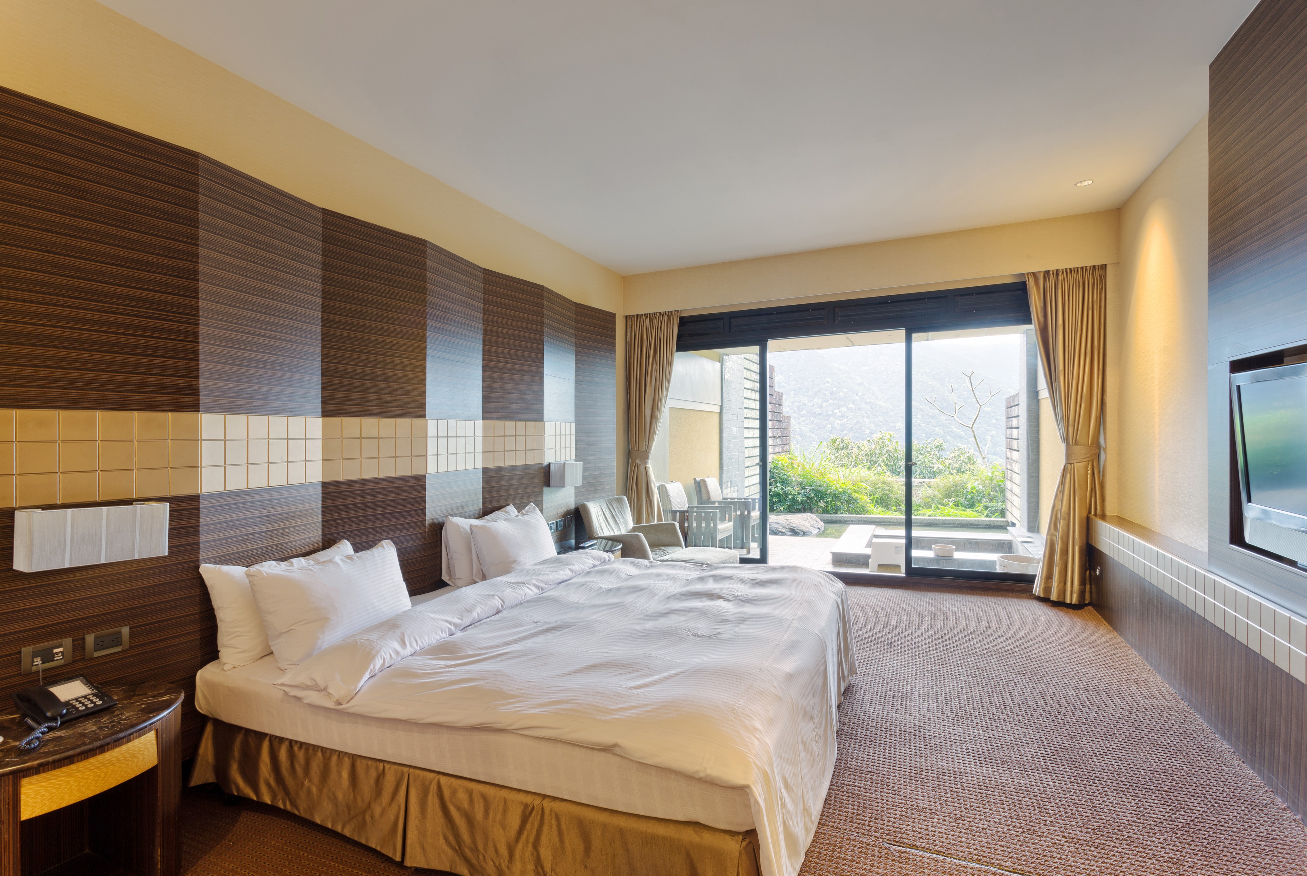 Bedroom with a view HD Wallpaper
