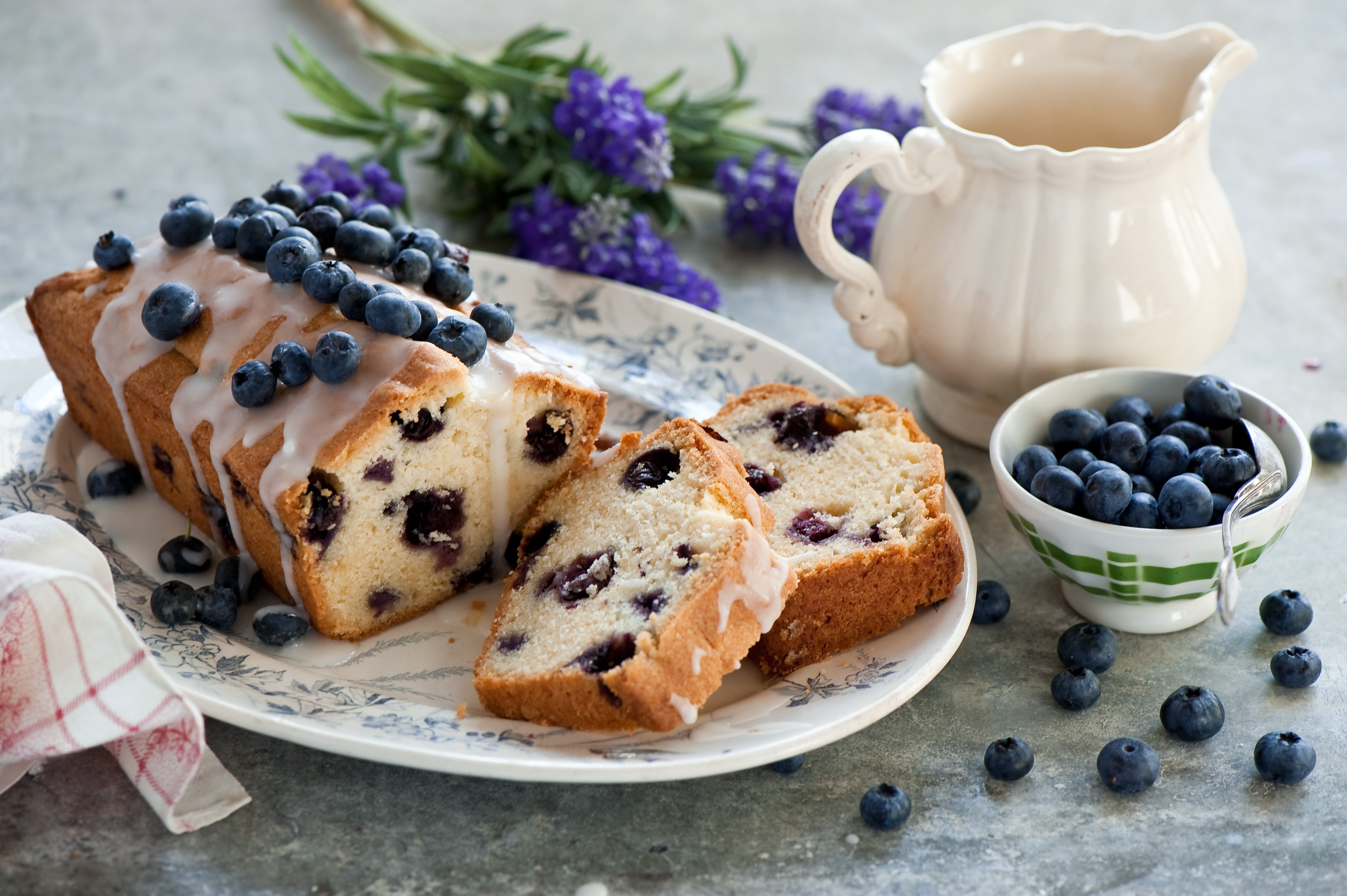Blueberry Pound Cake with Glaze and Fresh Blueberries HD Wallpaper