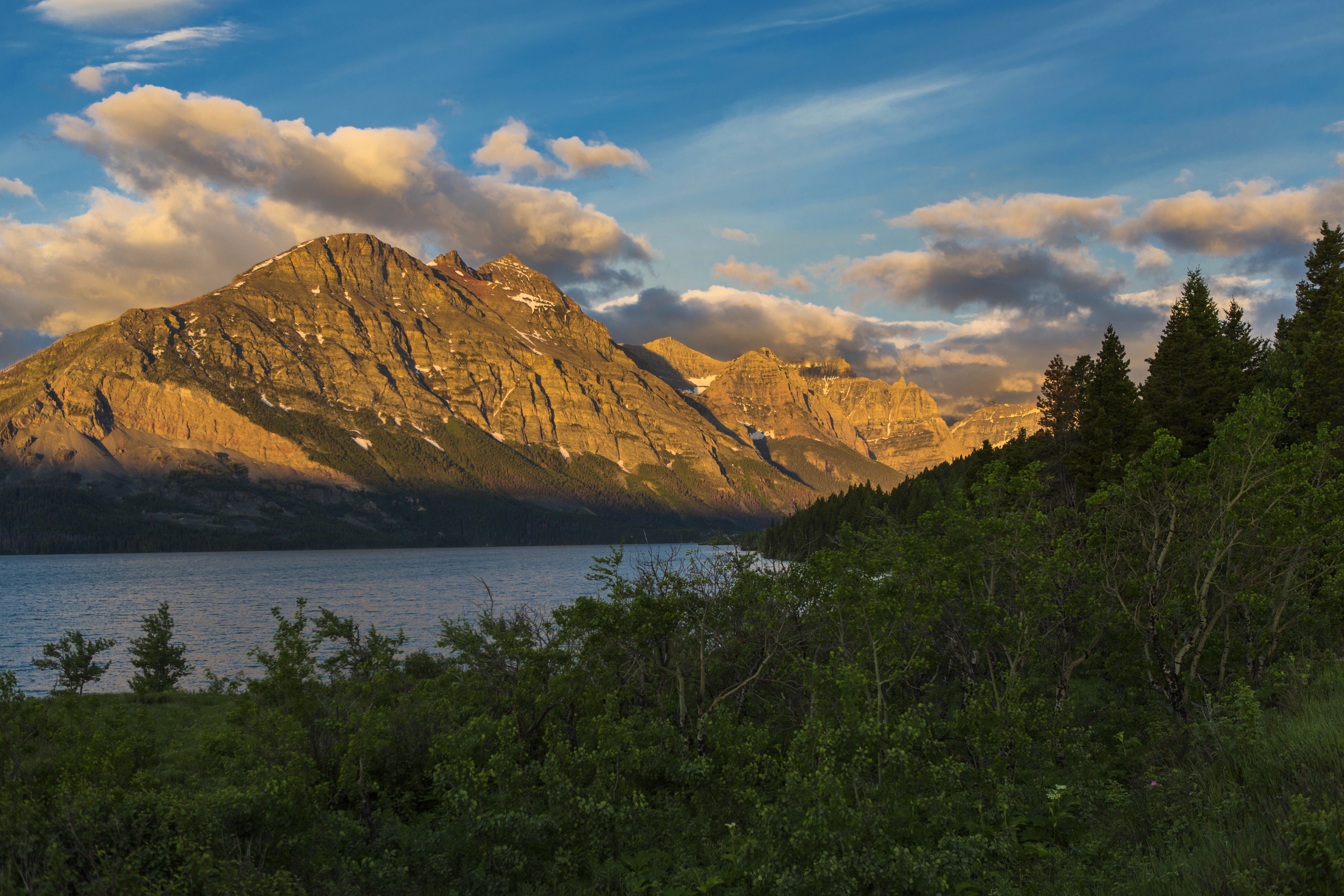 Mountains and Lake at Sunset in Glacier National Park HD Wallpaper