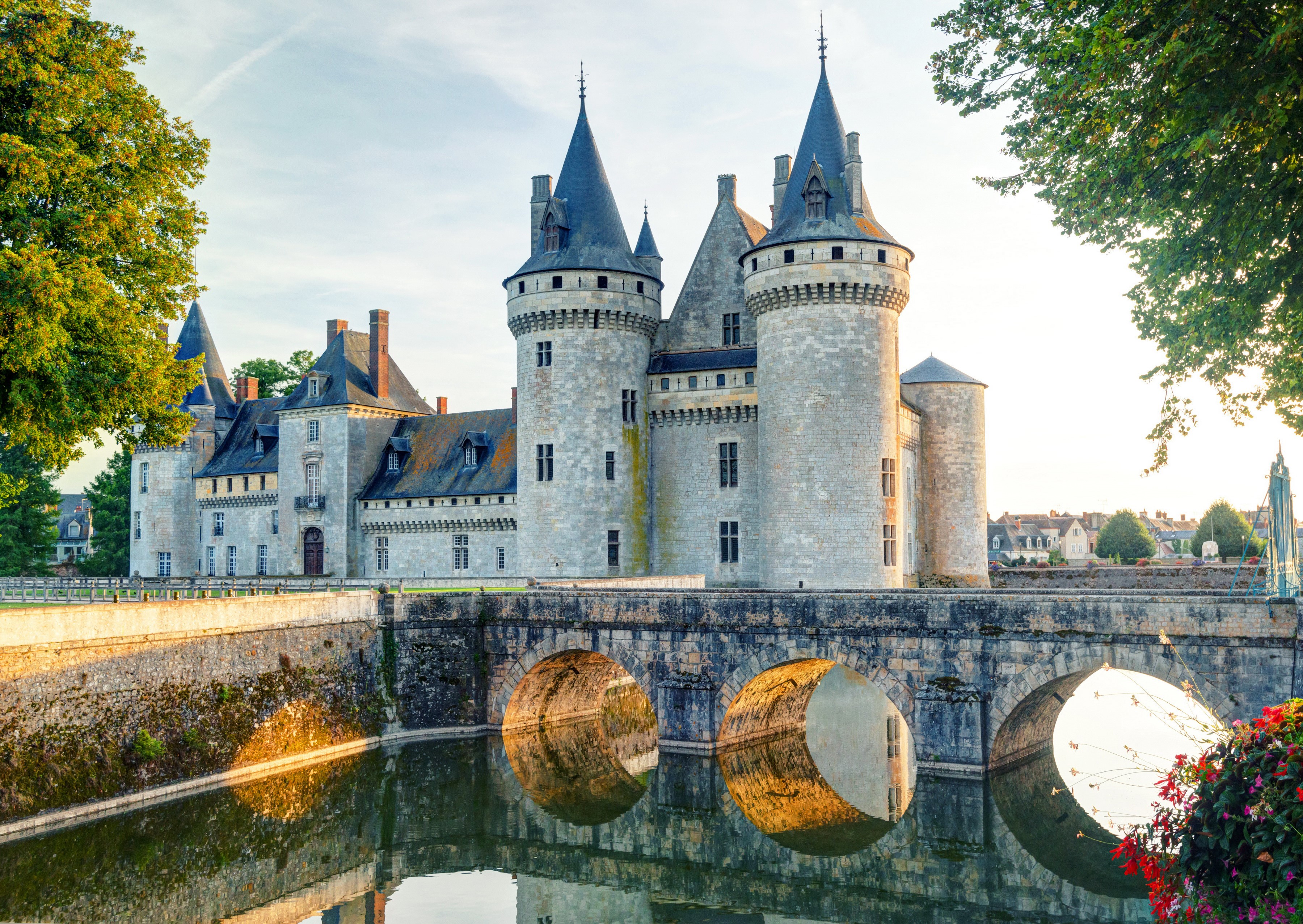 Château de Sully-sur-Loire with bridge and canal HD Wallpaper