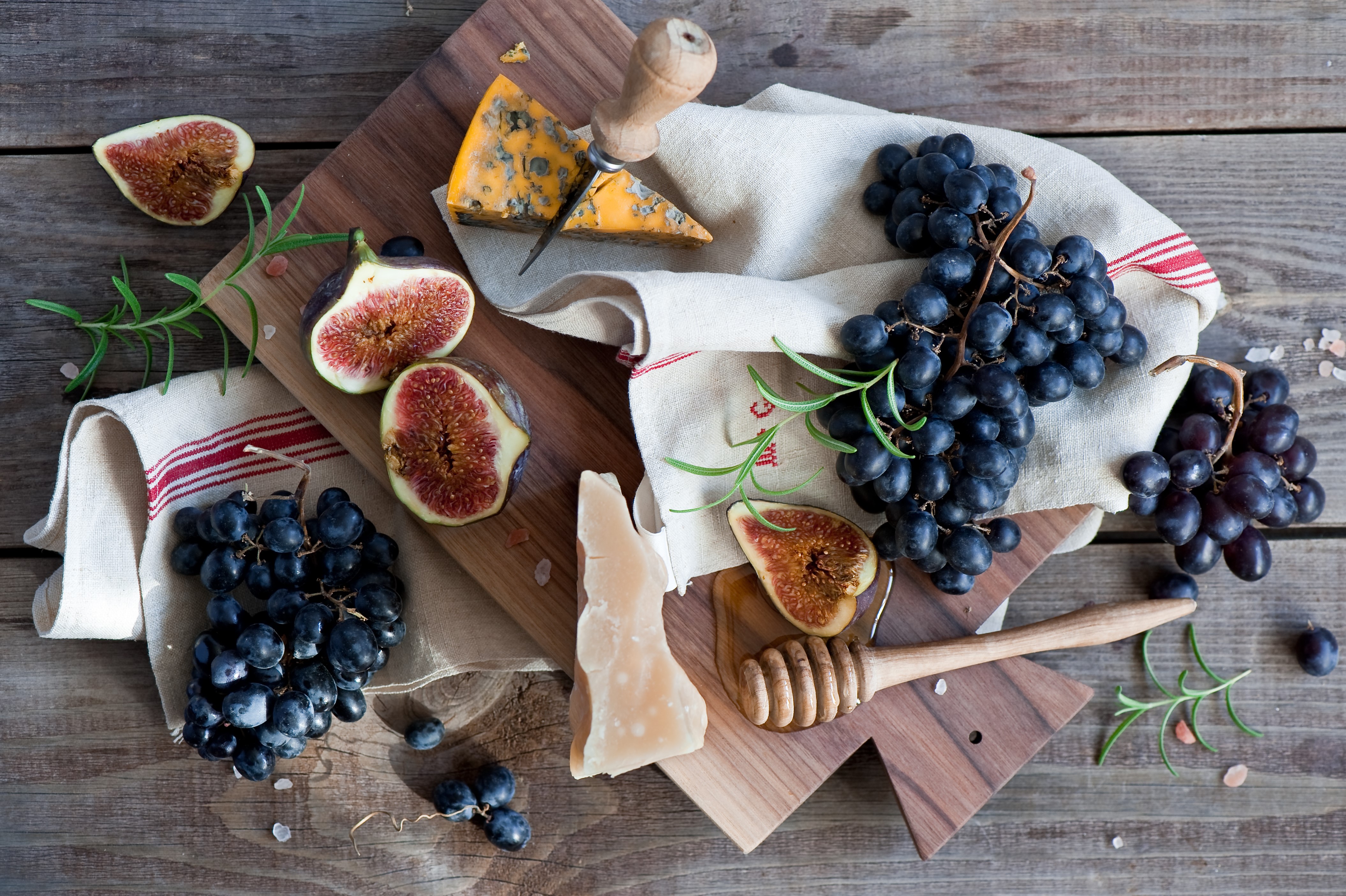 Still-life with Grapes, Figs, and Cheese HD Wallpaper