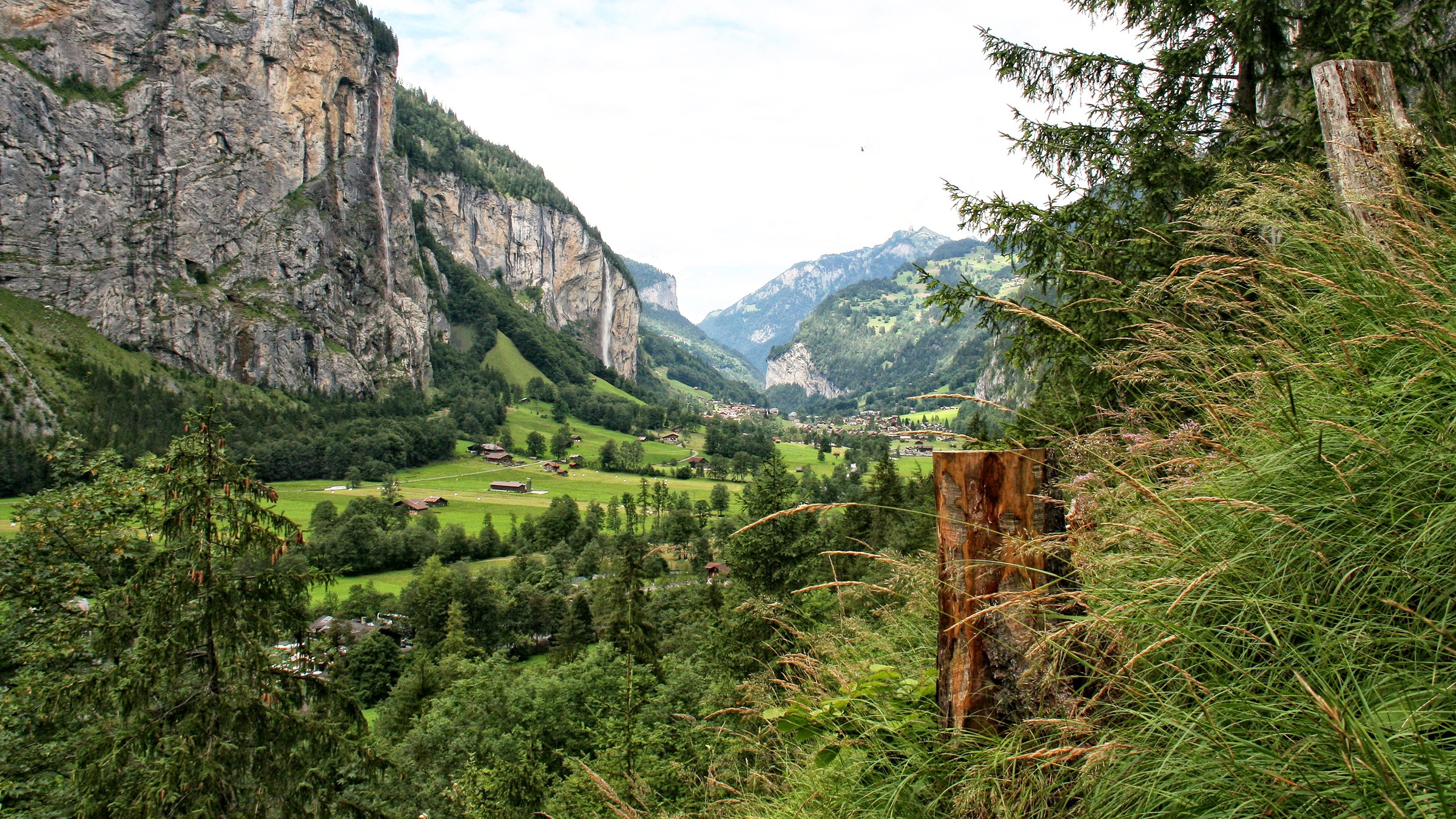 Lauterbrunnen Valley, Switzerland, with Mountains and Green Fields HD Wallpaper