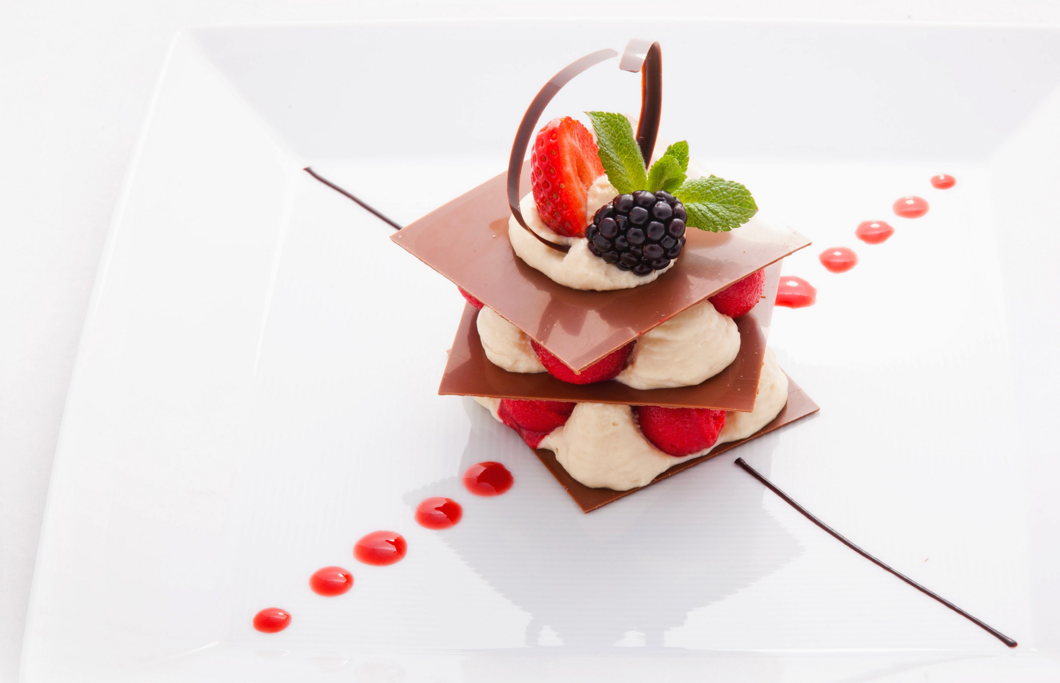Chocolate dessert with berries and cream HD Wallpaper