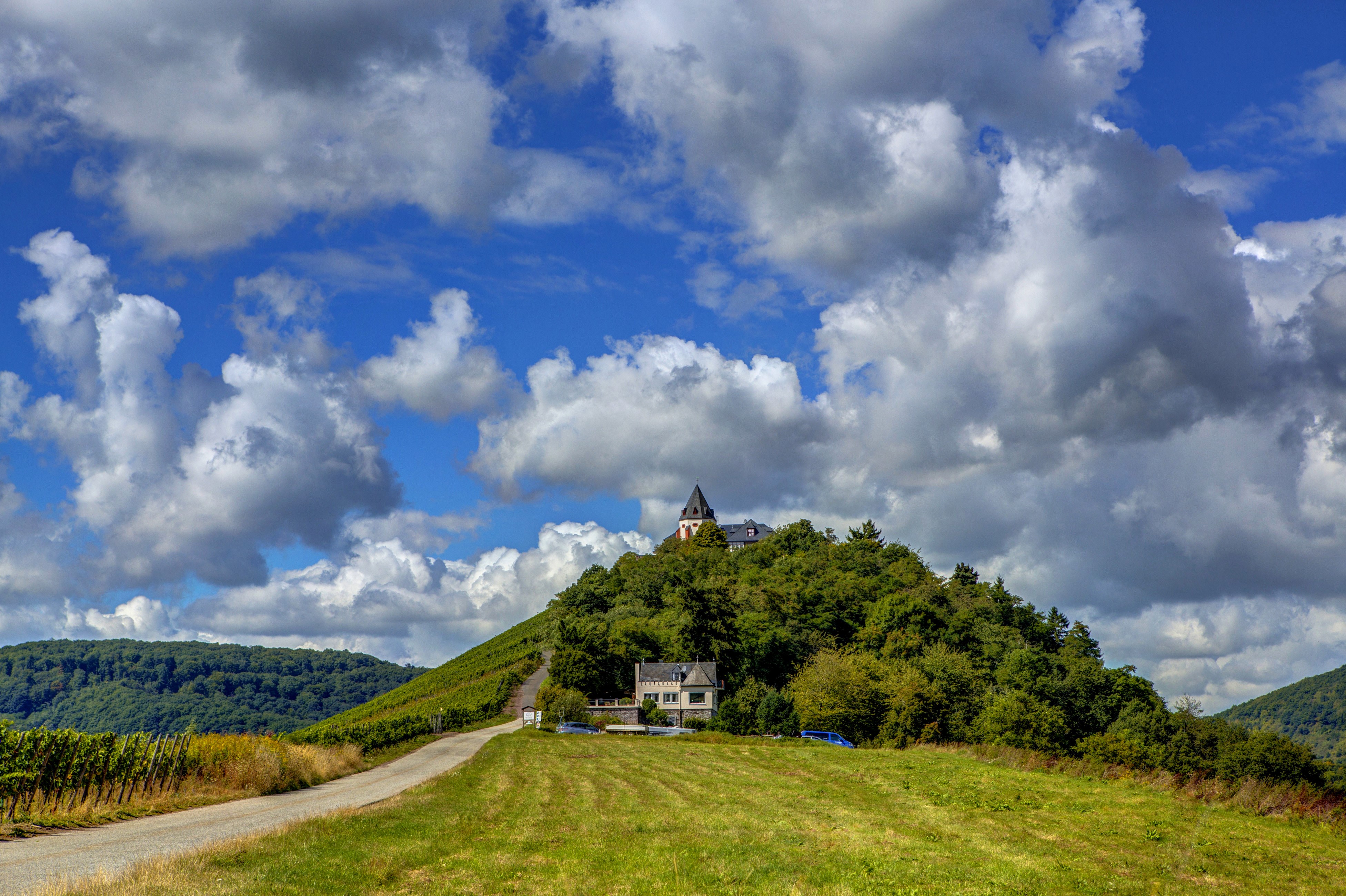 4K Scenery of Zell (Mosel) with Roads and Sky HD Wallpaper