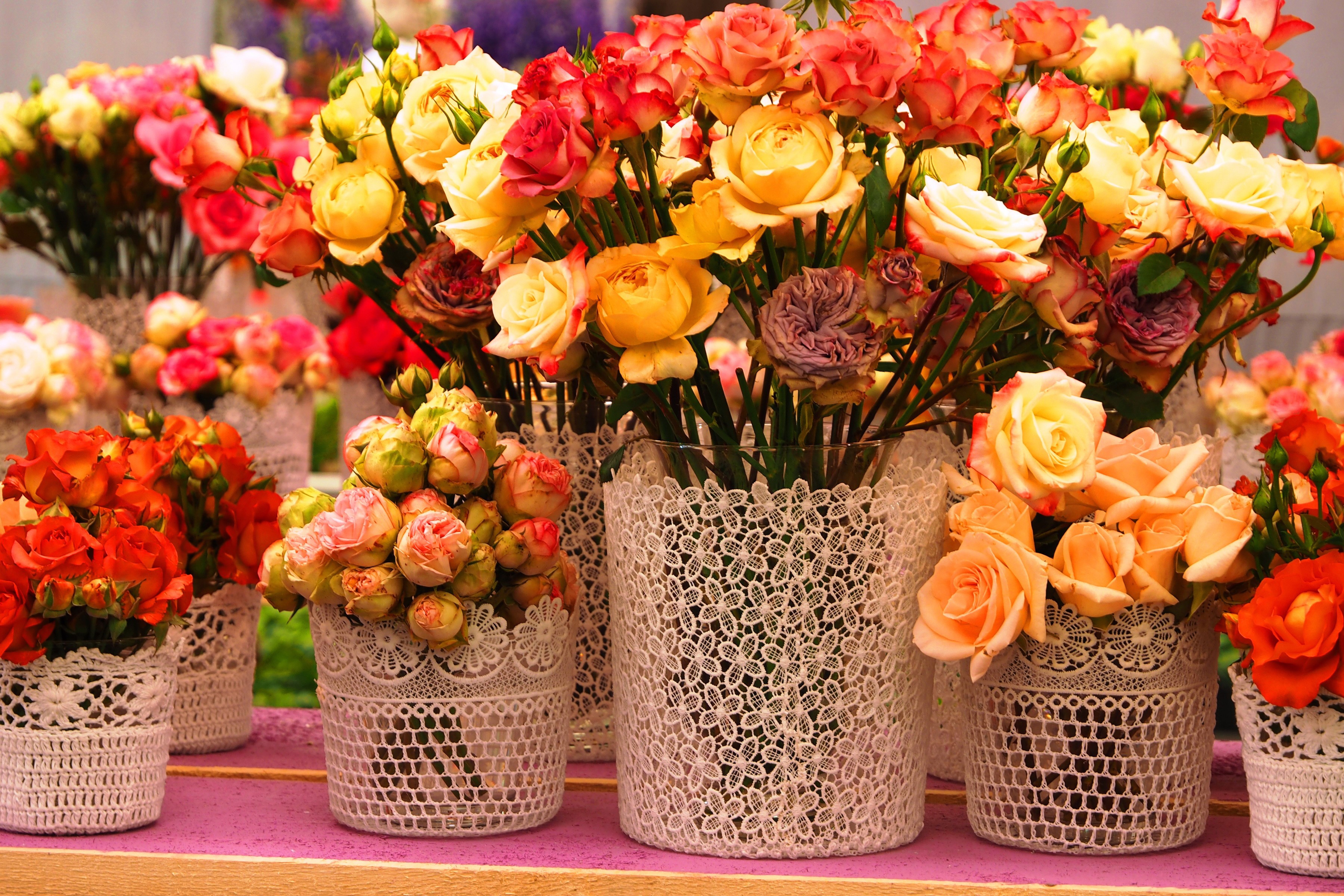 Bouquets of Roses in Lace Vases HD Wallpaper