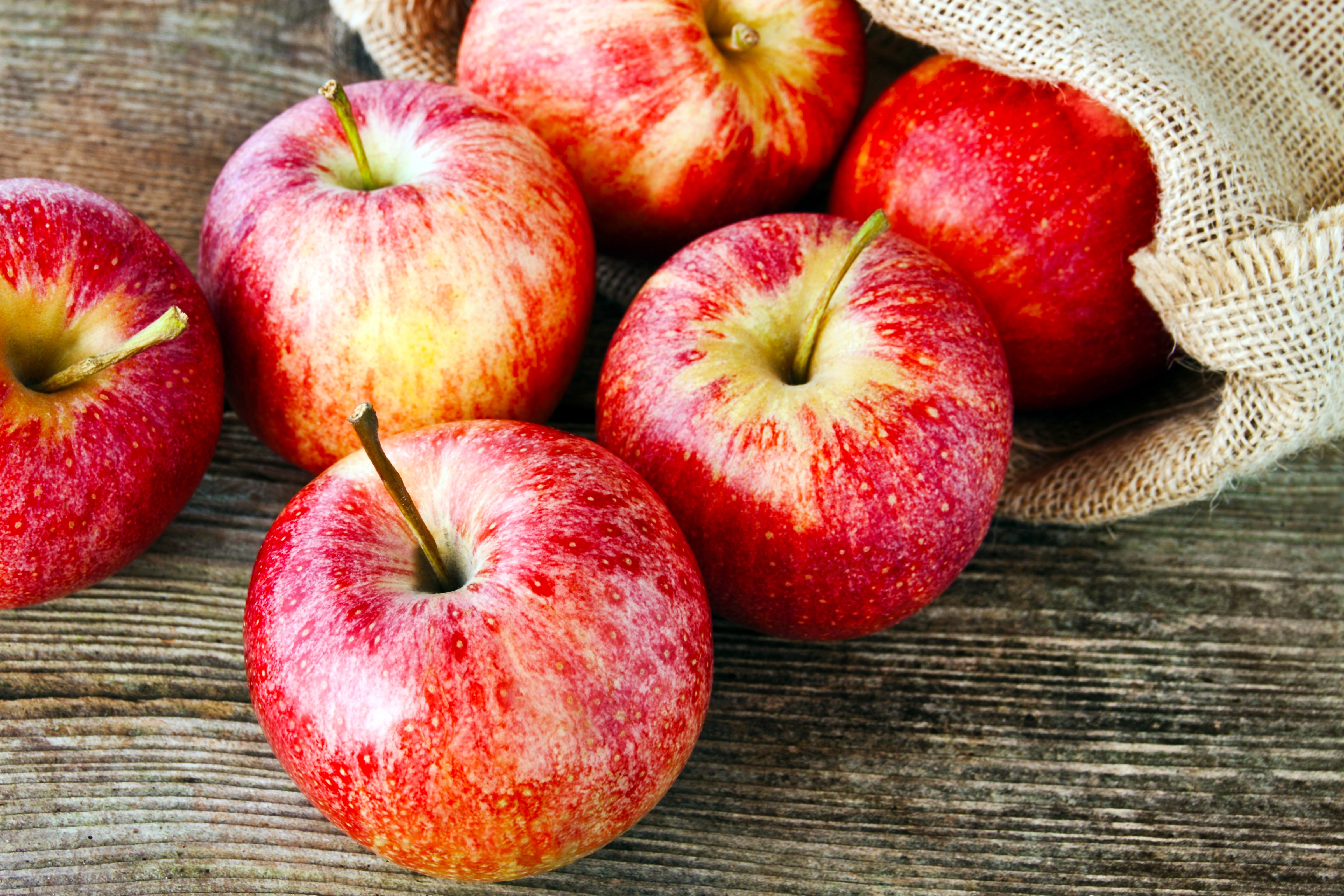 Apples in a burlap sack HD Wallpaper