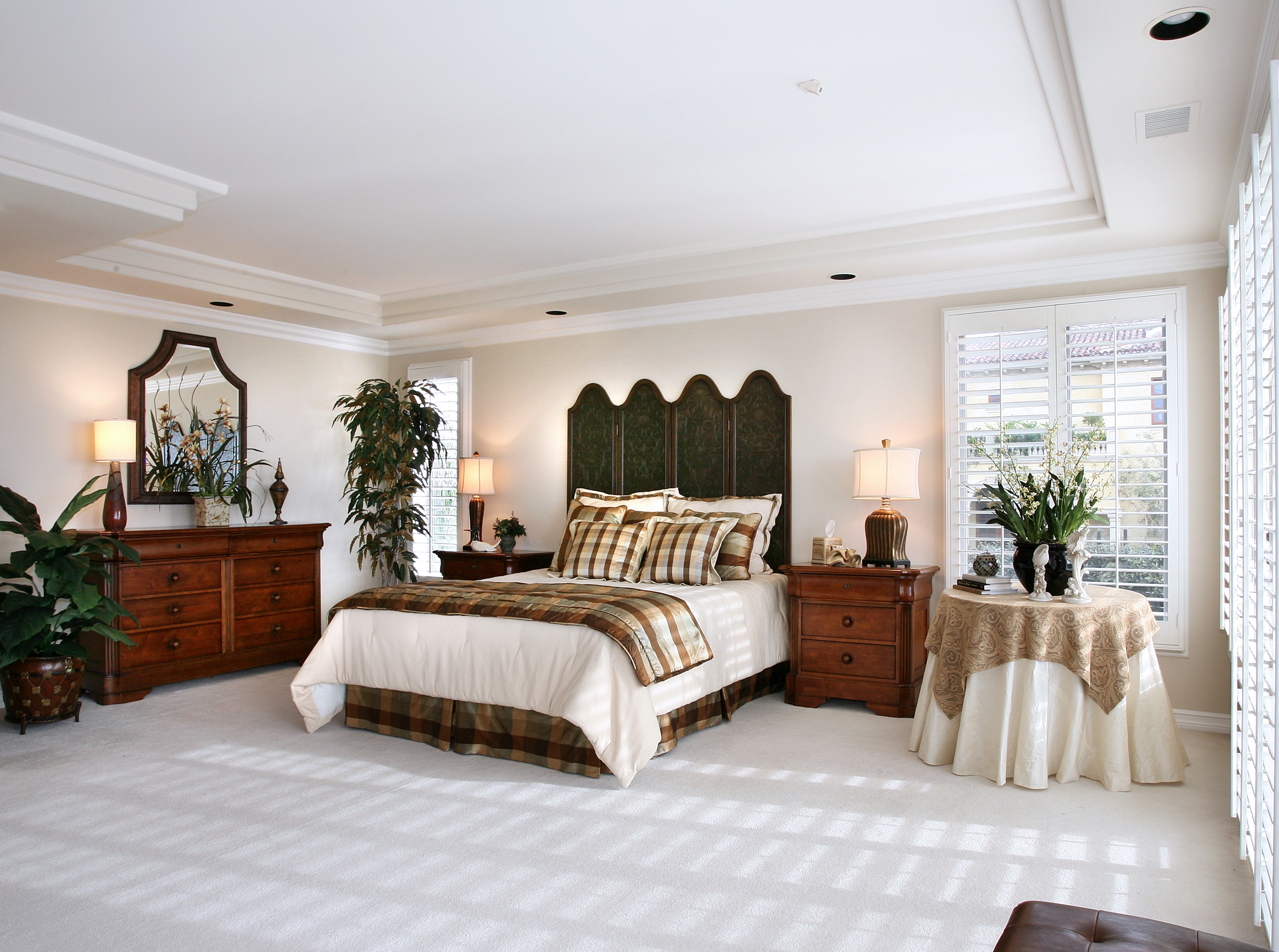 Bedroom with a bed, dresser, and nightstands HD Wallpaper