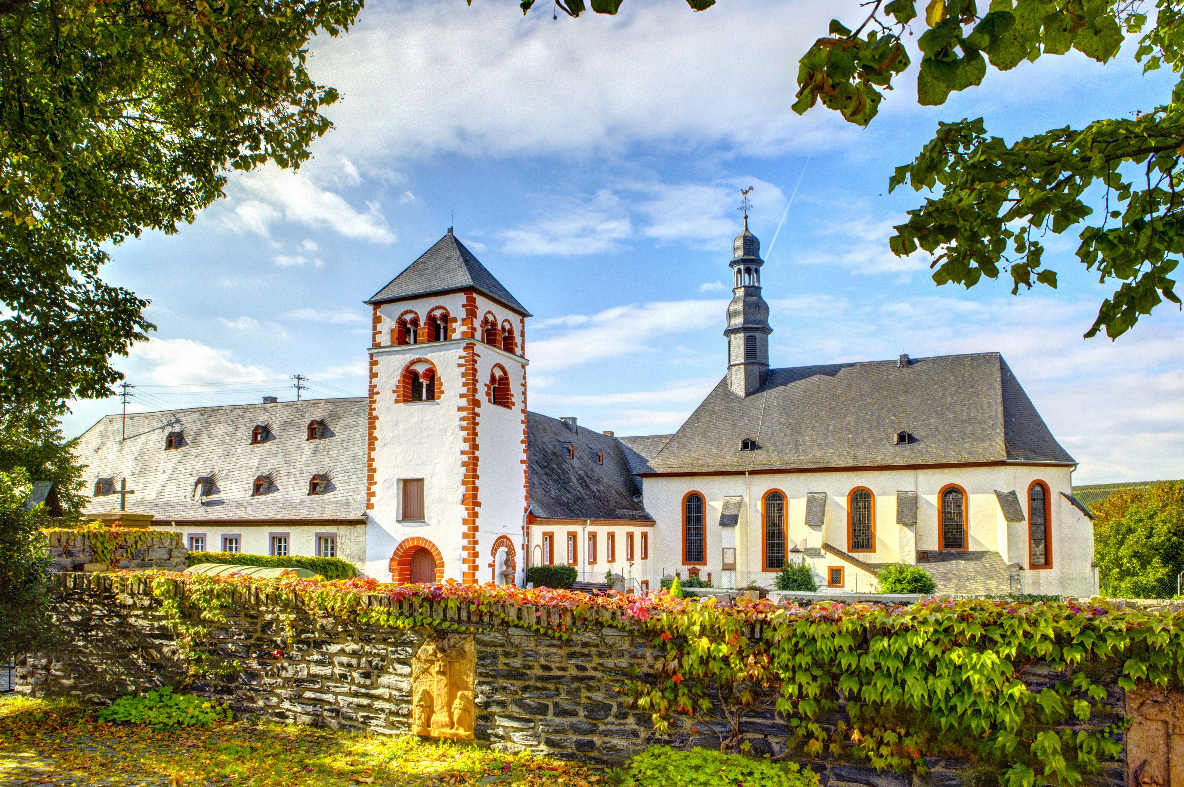 4K Bernkastel-Kues Germany Church and Monastery HD Wallpaper