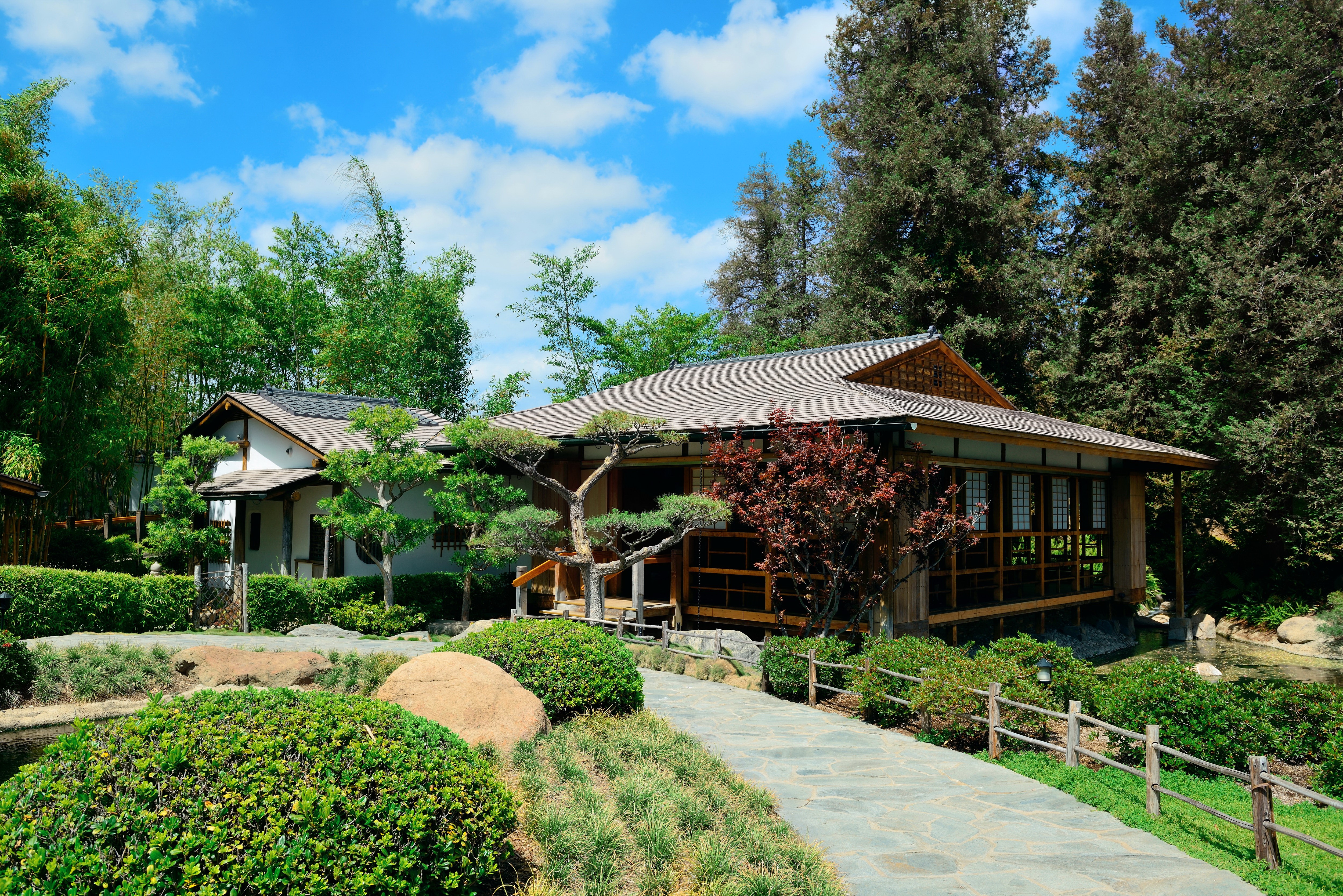 Japanese Garden with Traditional Houses and Bamboo HD Wallpaper