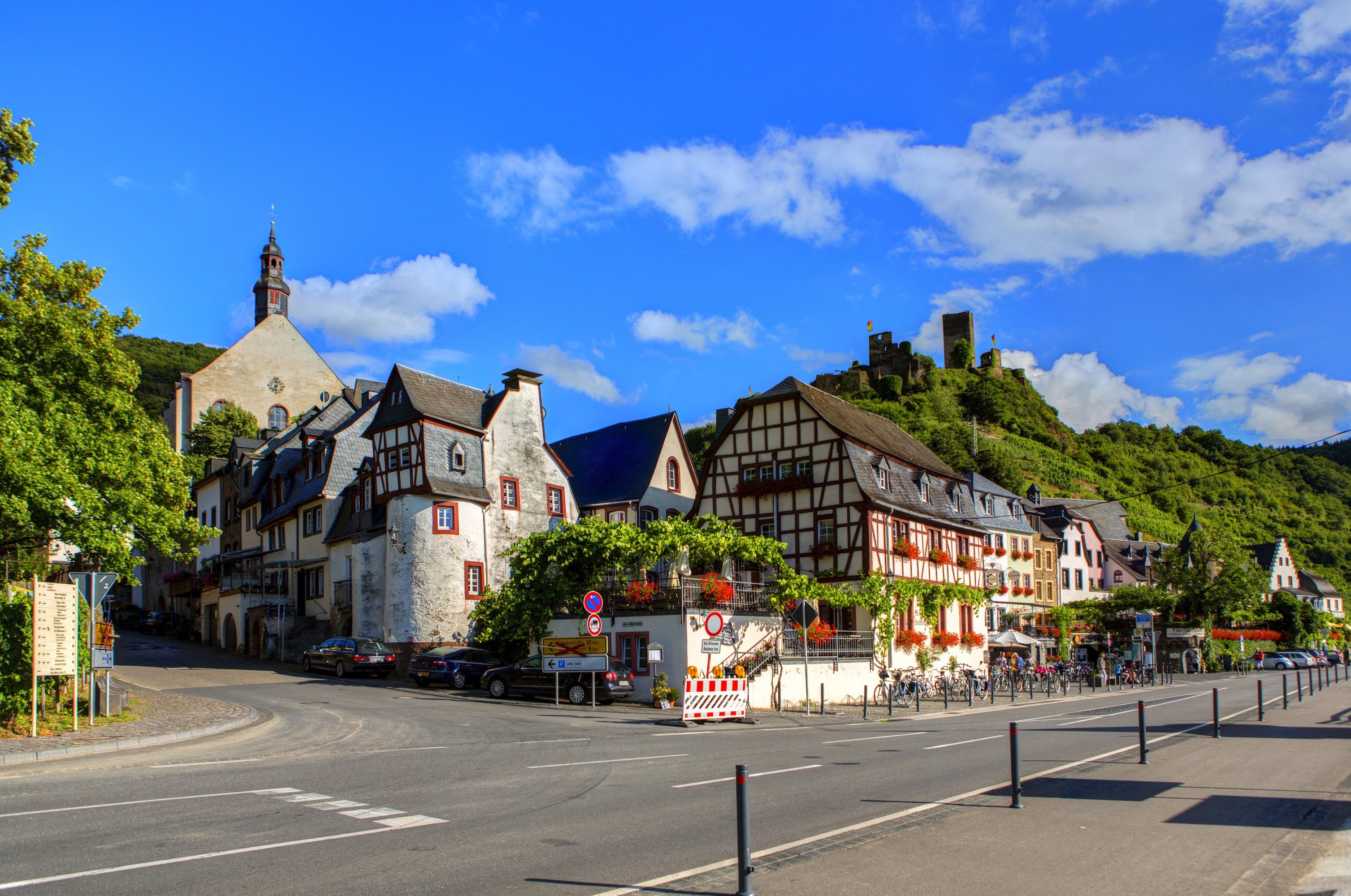 Half-timbered houses and castle ruins in Germany HD Wallpaper