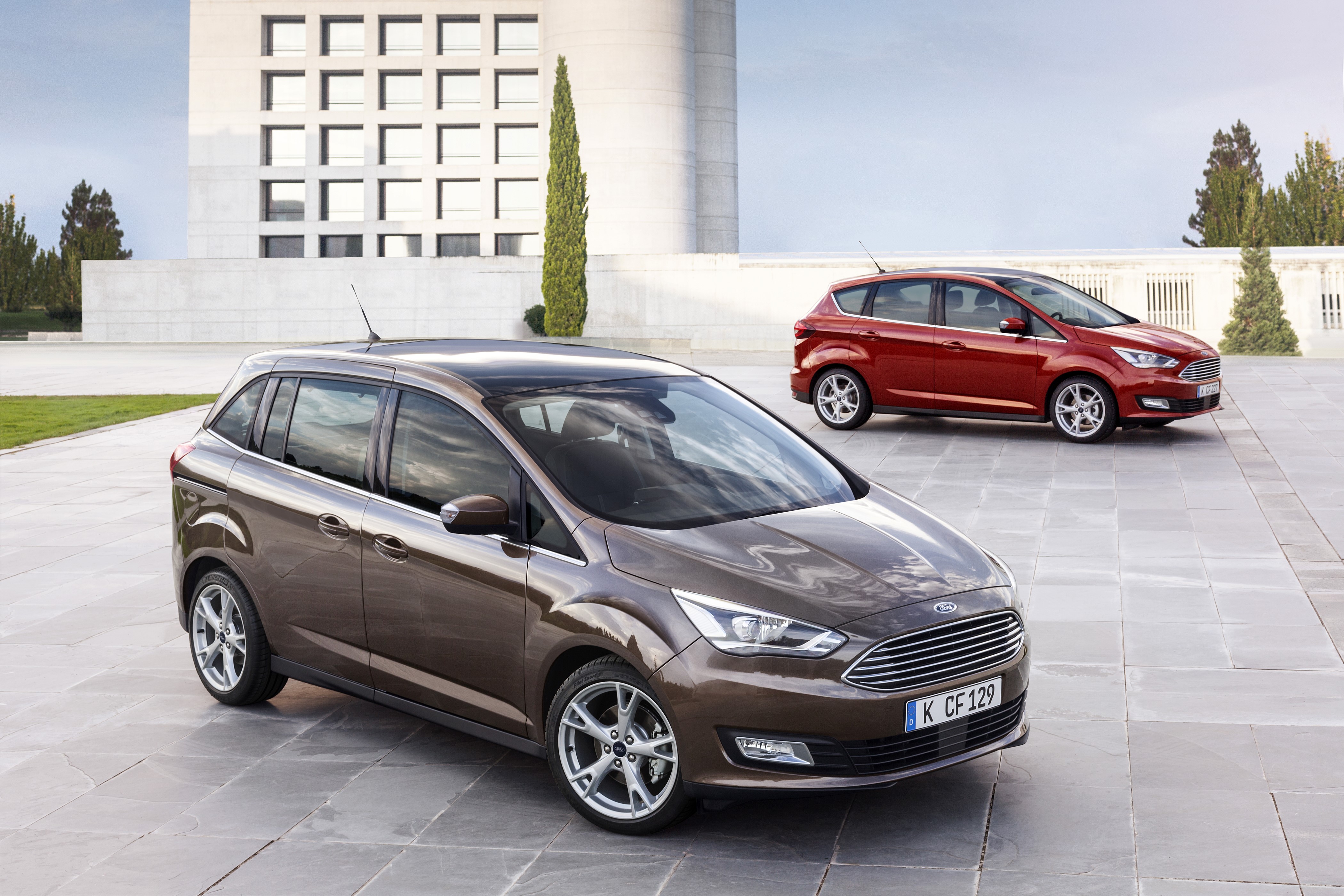Two Ford Grand C-Max cars HD Wallpaper