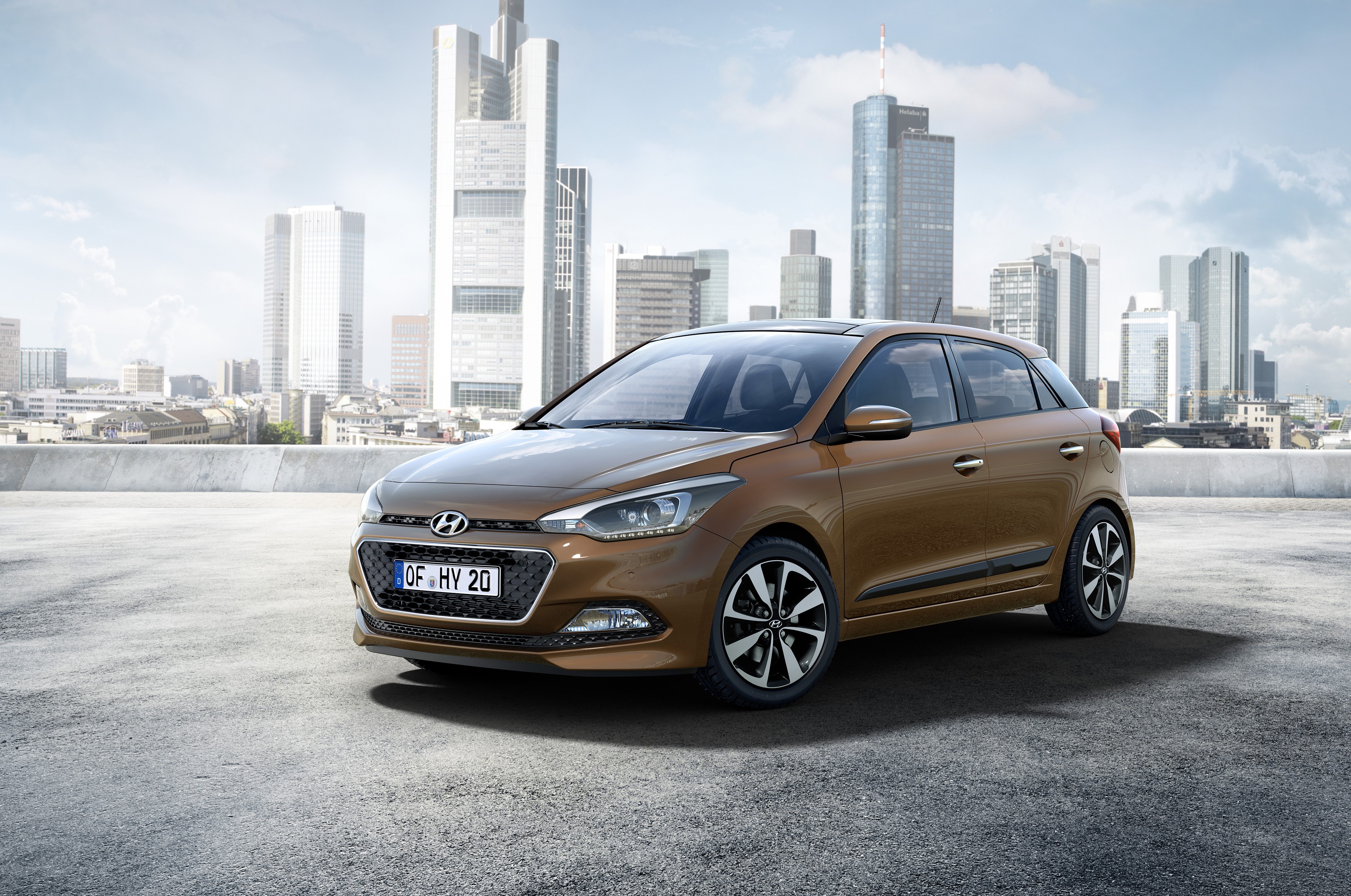 2014 Hyundai i20 in a city HD Wallpaper
