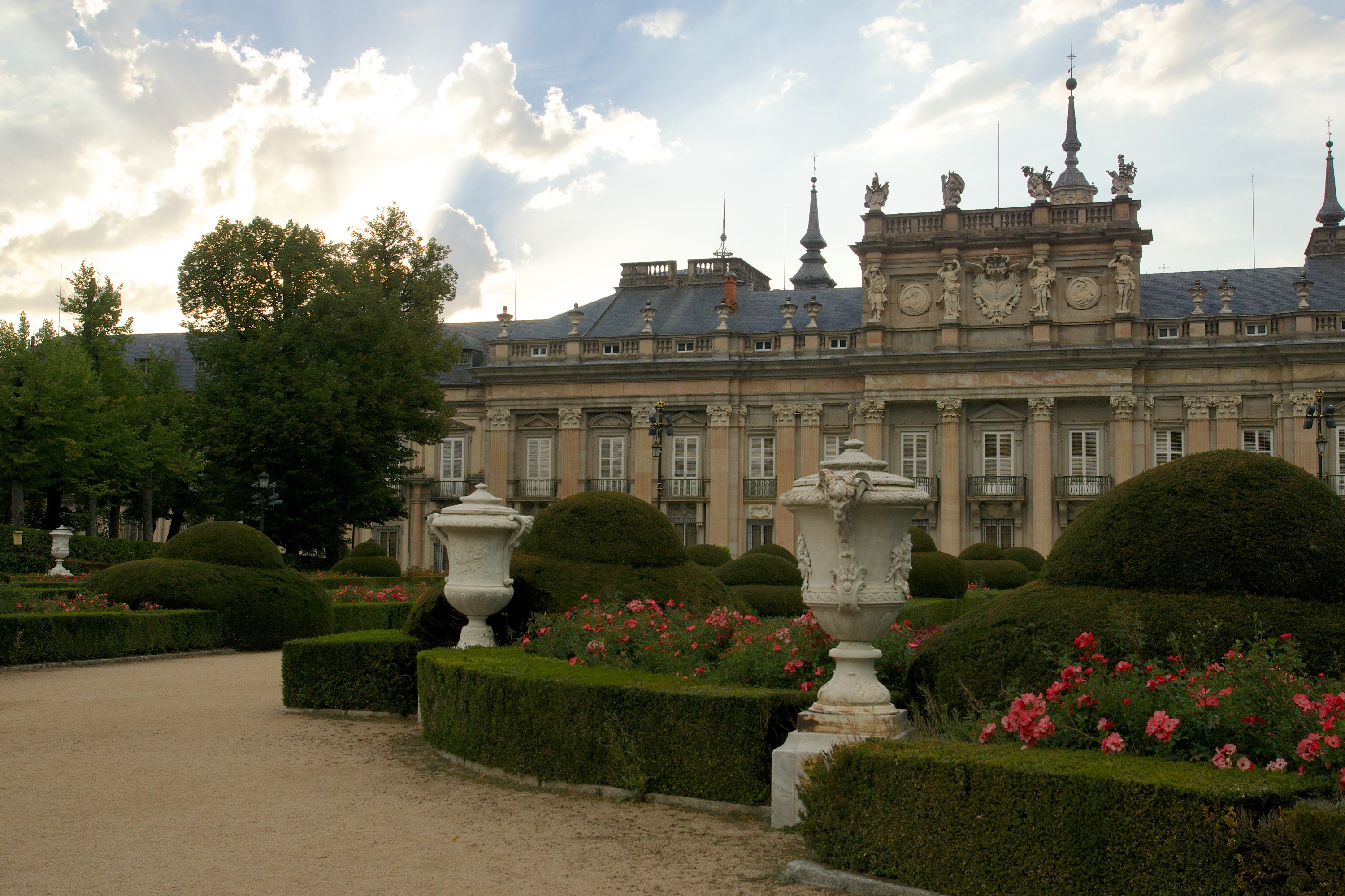 Palace gardens with manicured shrubs and flowers HD Wallpaper