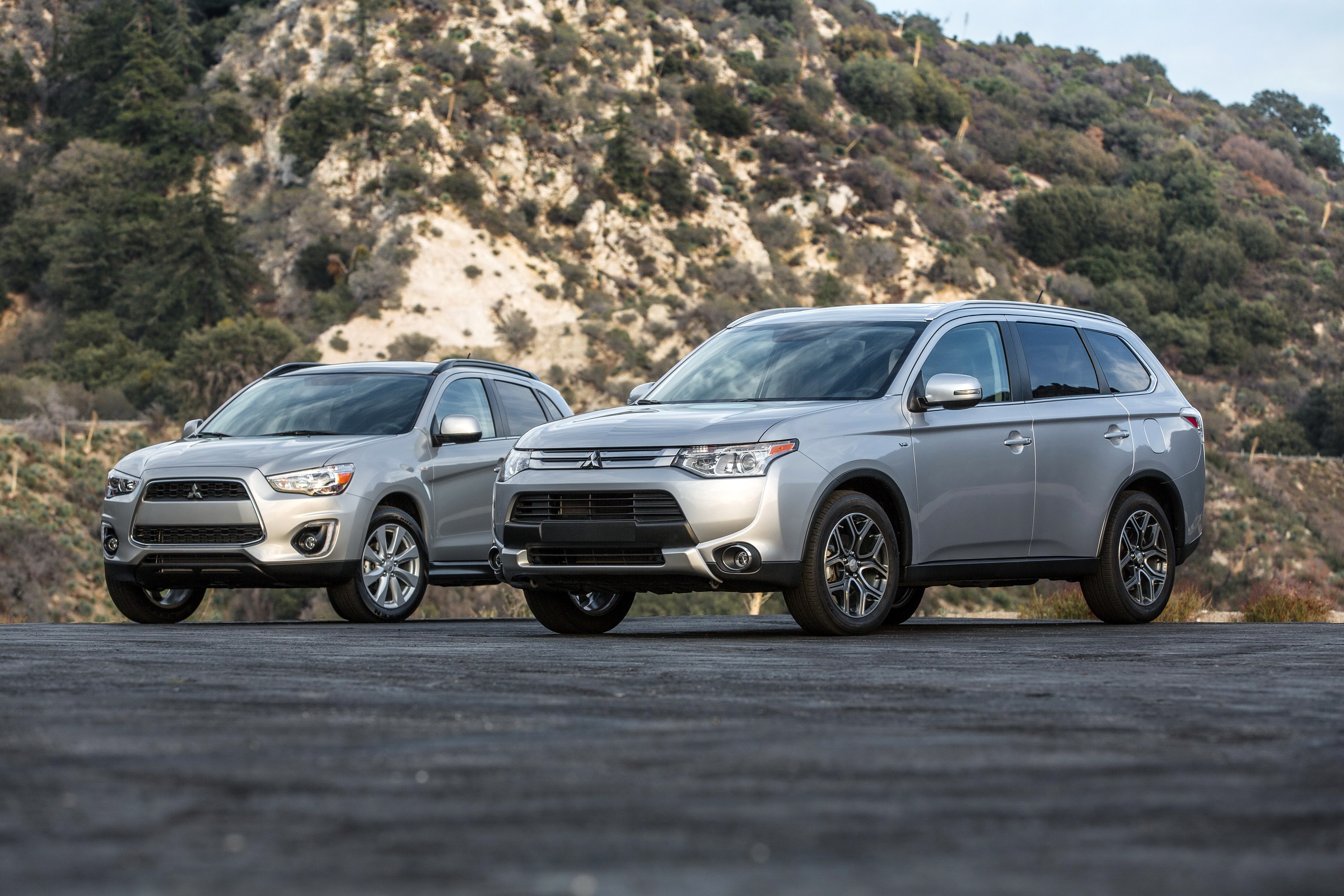 Two Grey Mitsubishi Outlanders on a Road HD Wallpaper