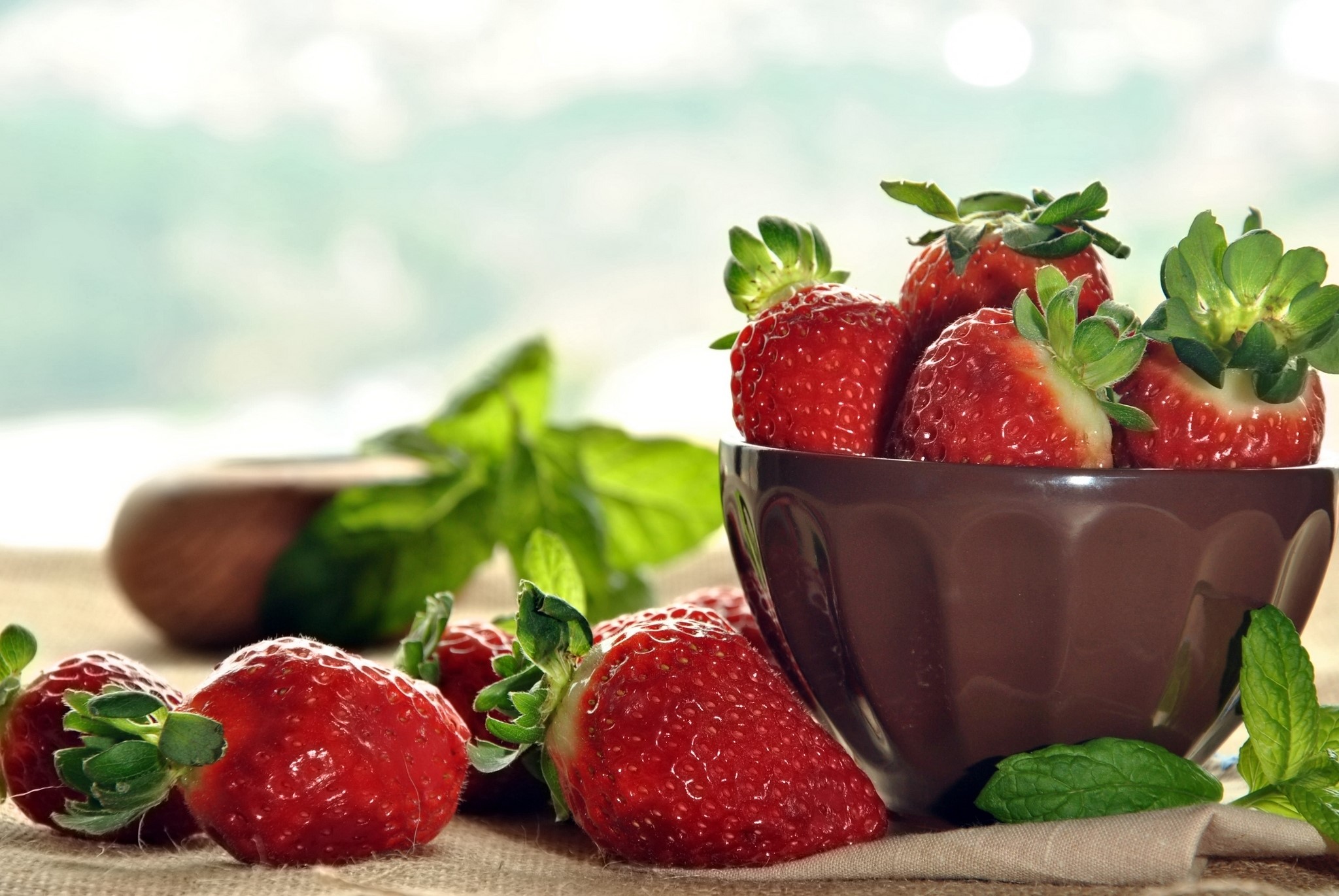 Strawberries in a bowl with mint leaves HD Wallpaper
