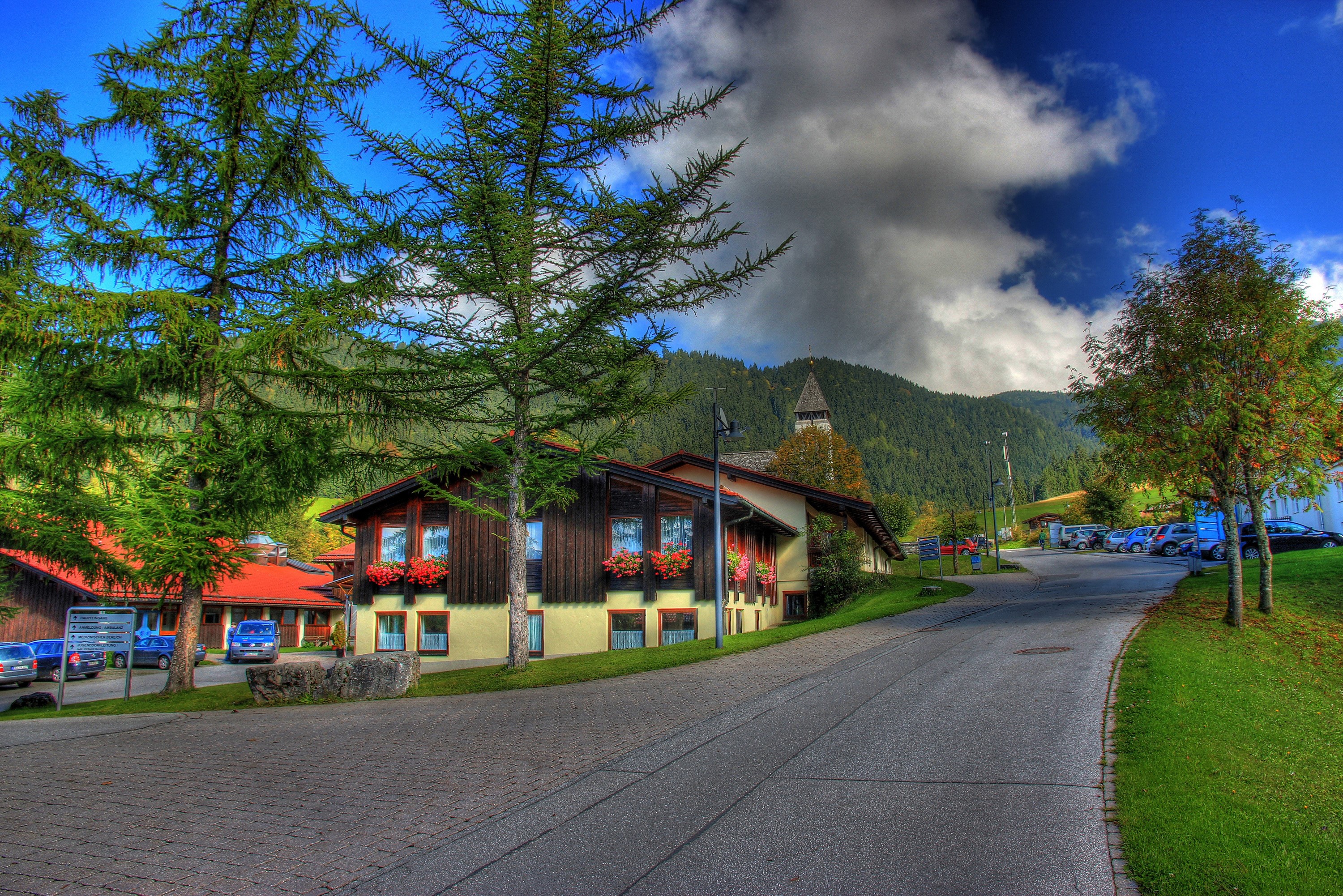 Street in Berchtesgaden, Germany with Houses and Trees HD Wallpaper