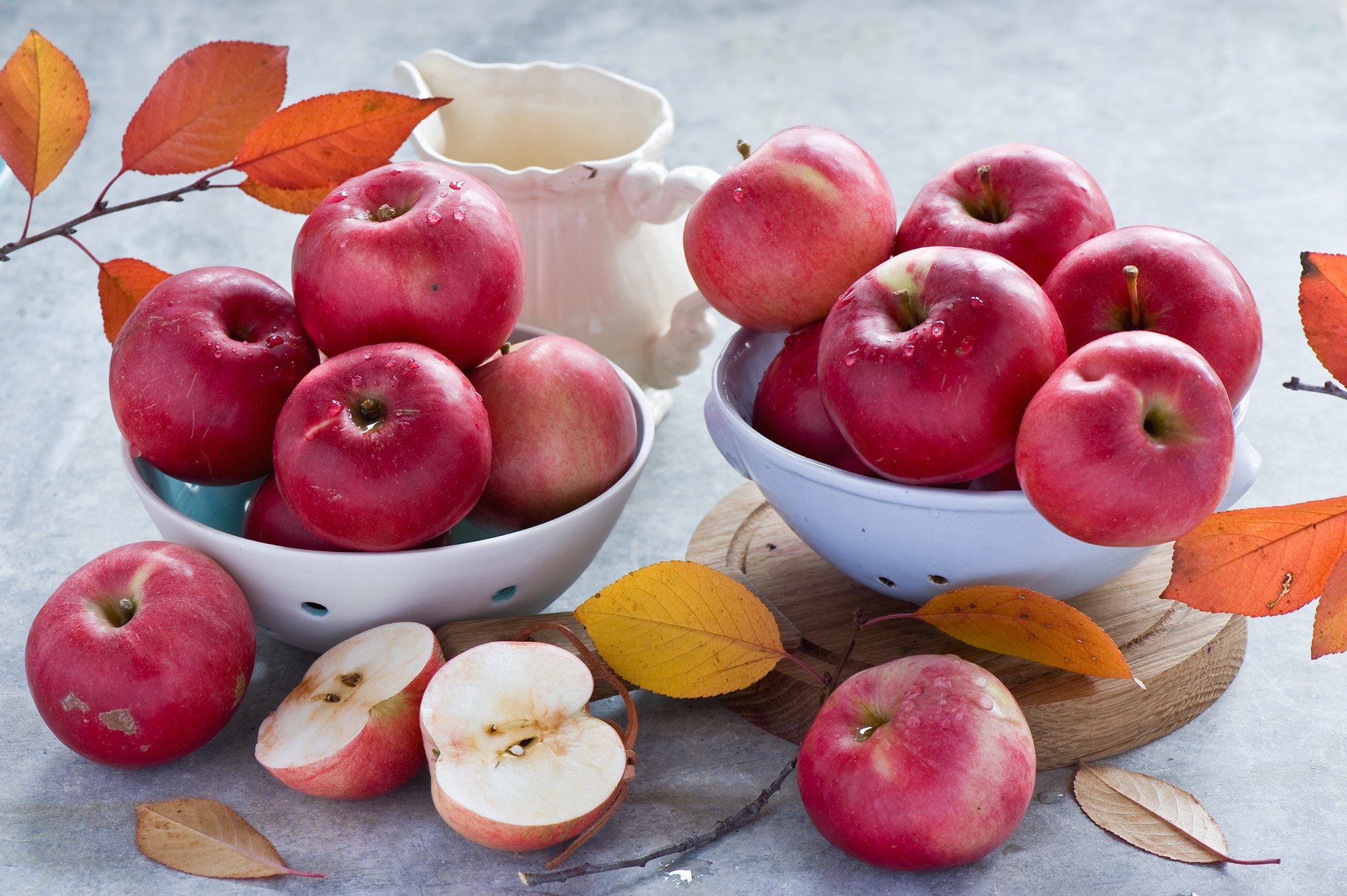 Red apples in bowls with autumn leaves HD Wallpaper