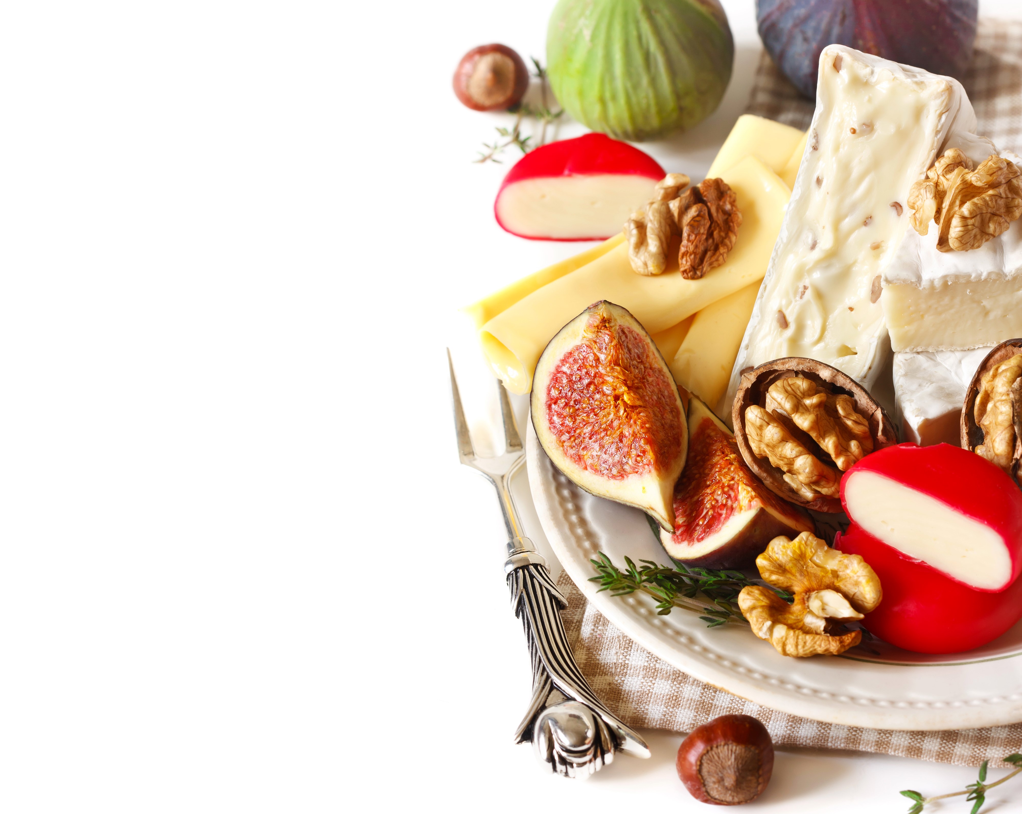 Still-life cheese and nuts platter HD Wallpaper