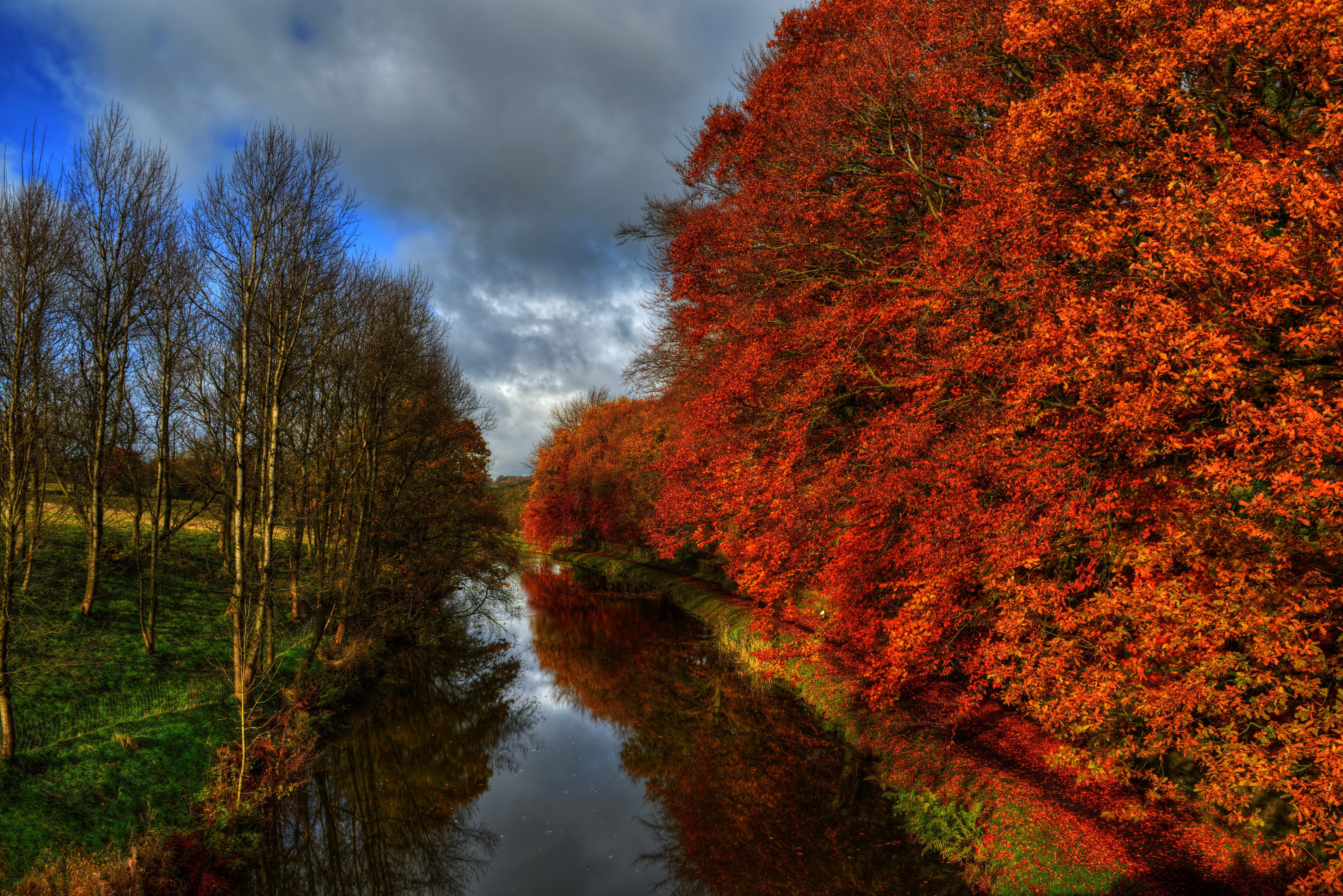 Autumn Canal in Finnington, Lancashire, England HD Wallpaper