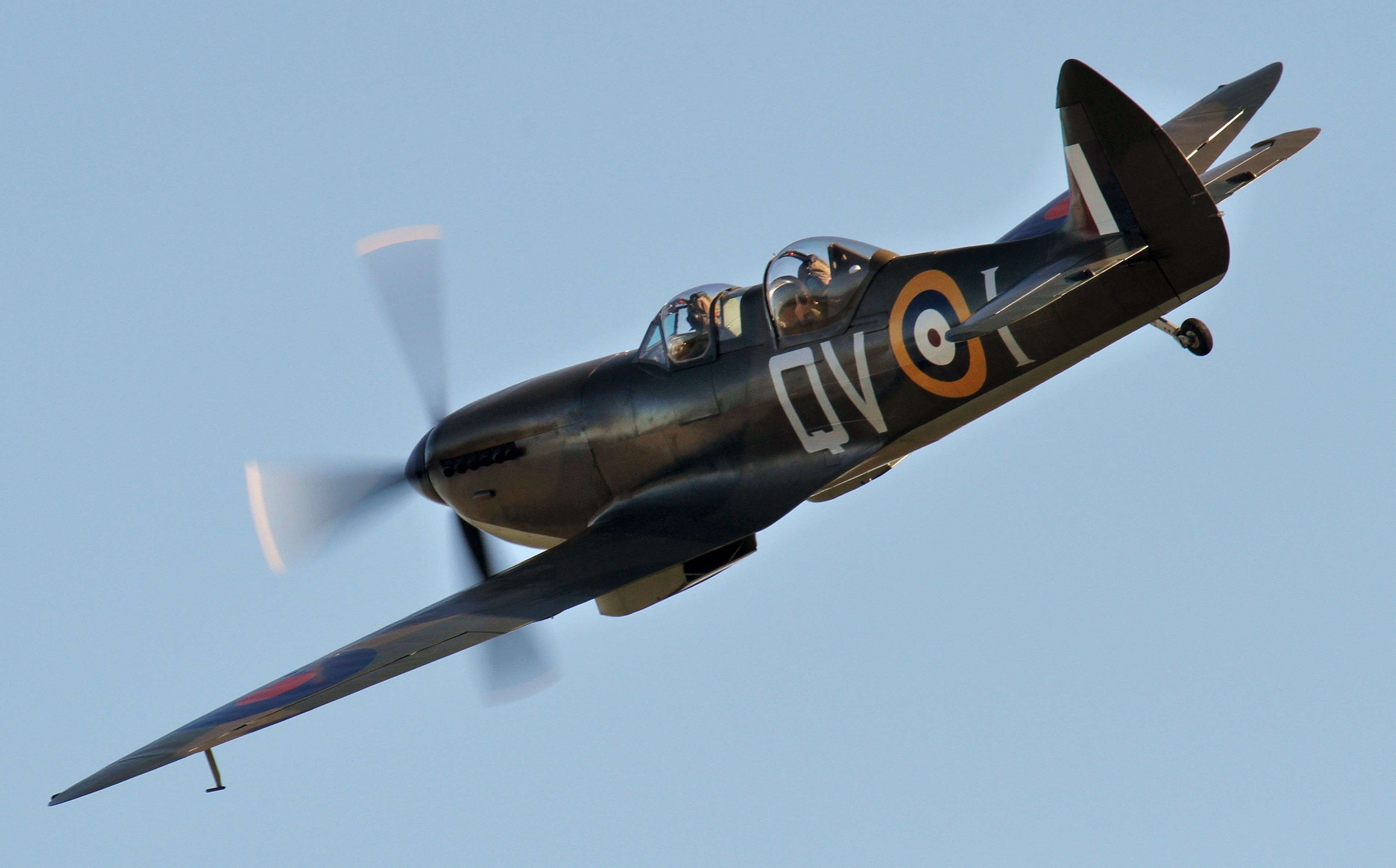 Supermarine Spitfire Mk. IX airplane in flight HD Wallpaper