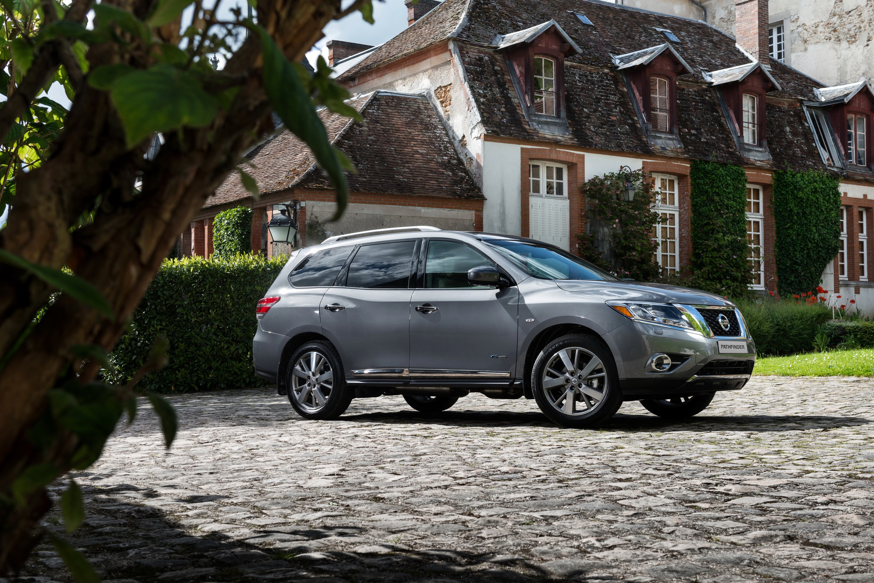 2015 Nissan Pathfinder in front of a French Chateau HD Wallpaper