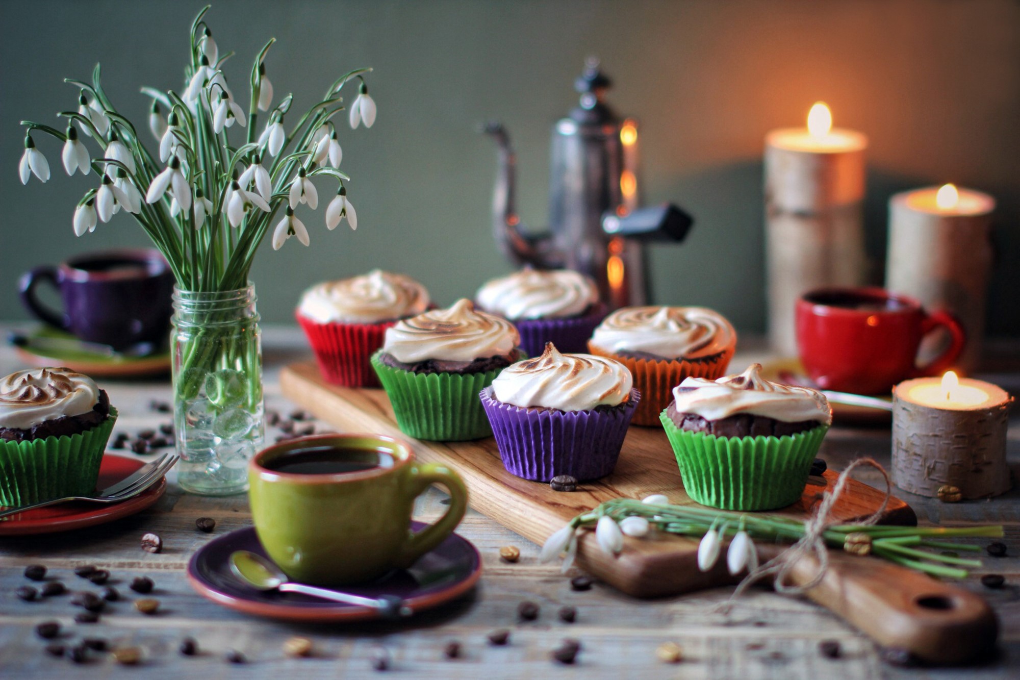 Cupcakes with snowdrops and coffee HD Wallpaper