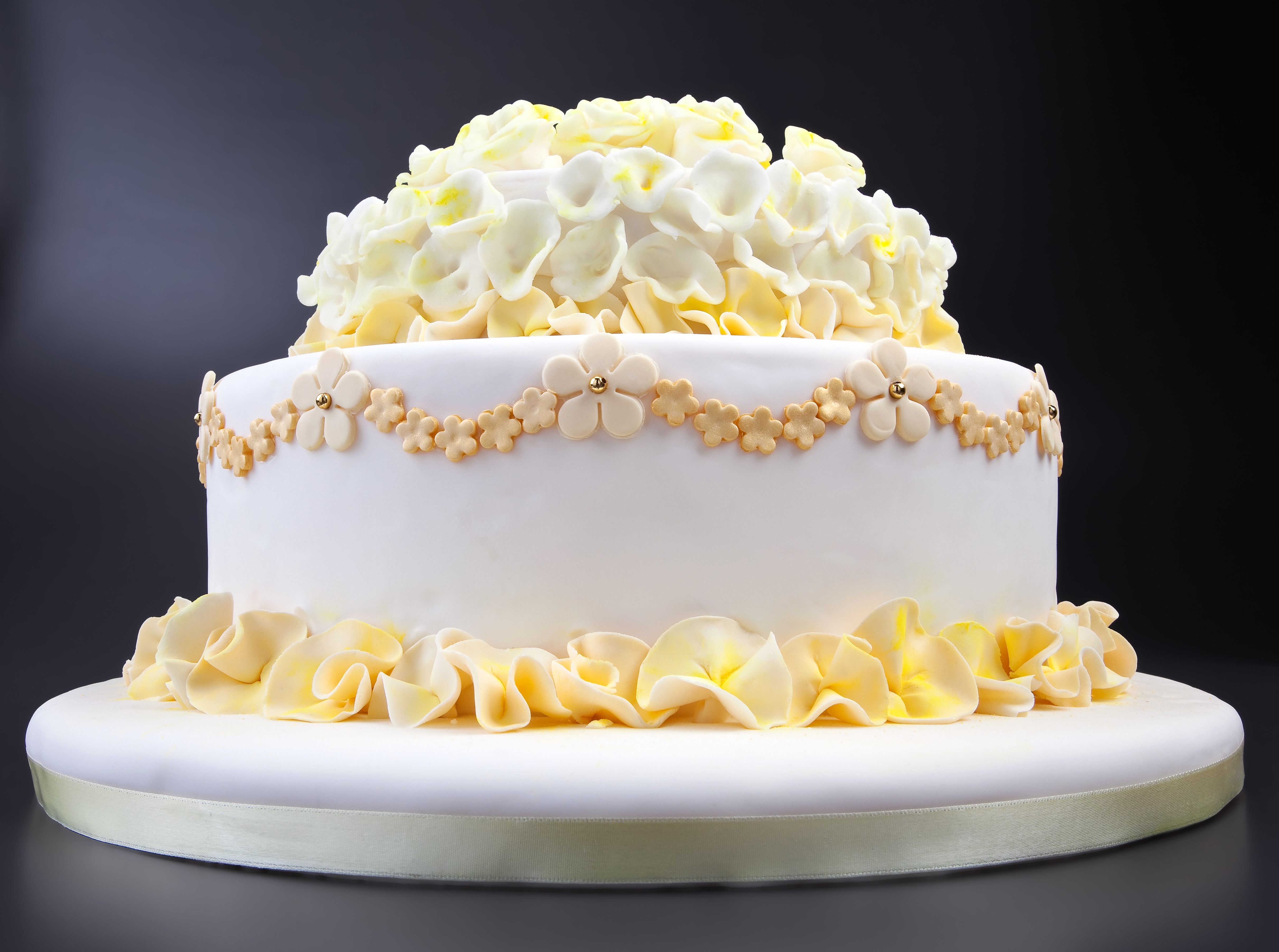 White and yellow floral tiered cake HD Wallpaper