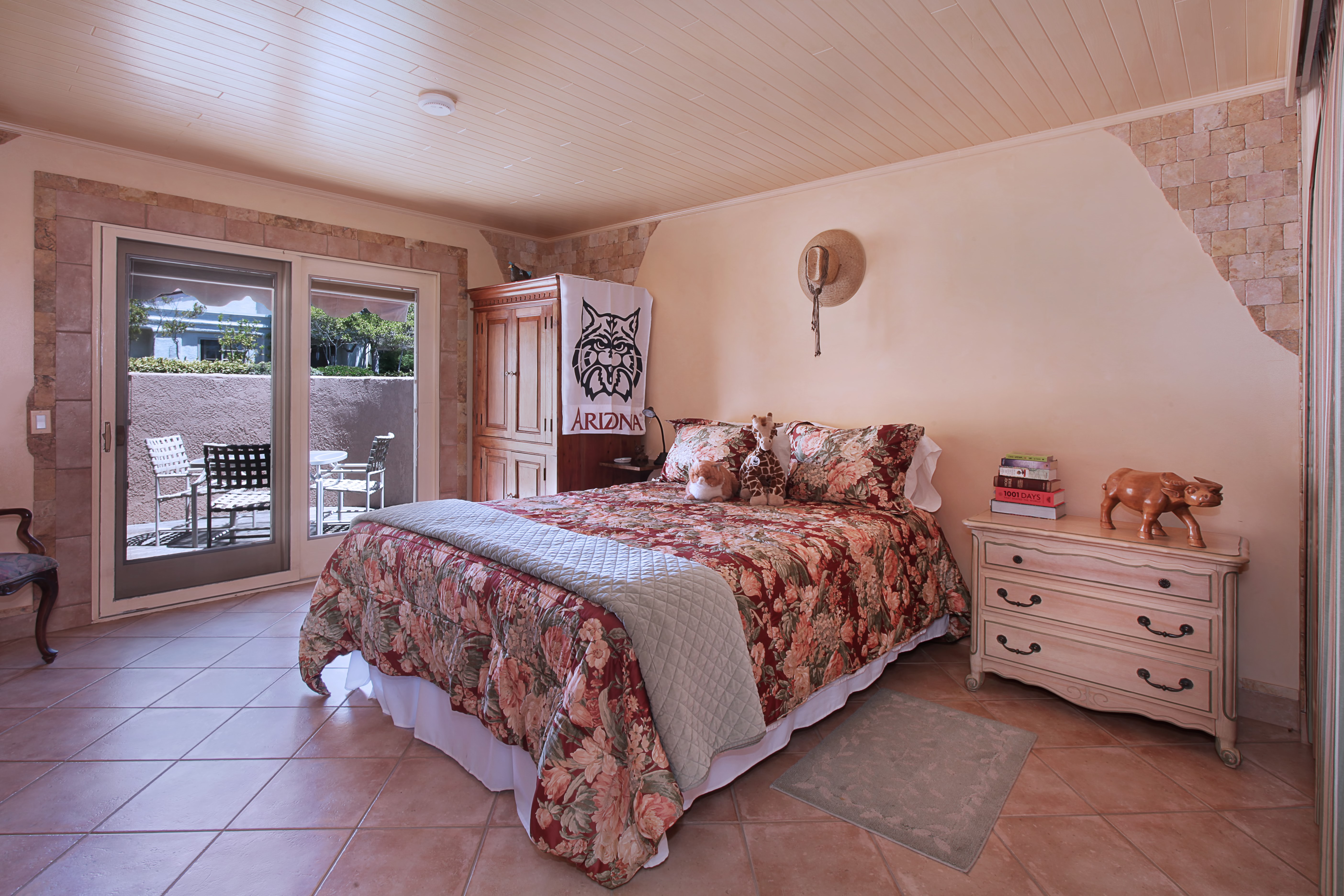 Bedroom with floral bedding and patio doors HD Wallpaper