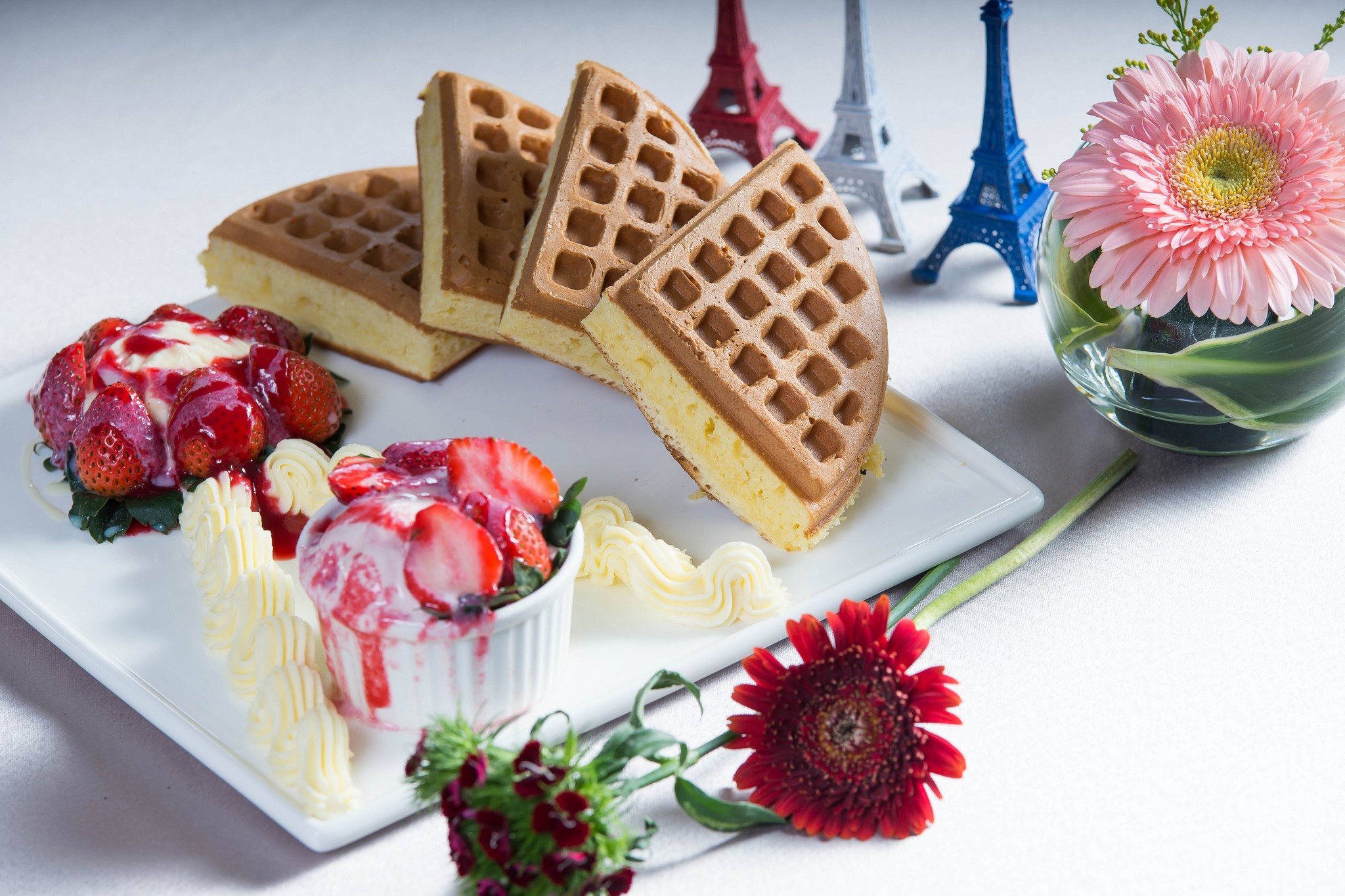 Waffles with strawberries, ice cream, and Eiffel Tower miniatures HD Wallpaper