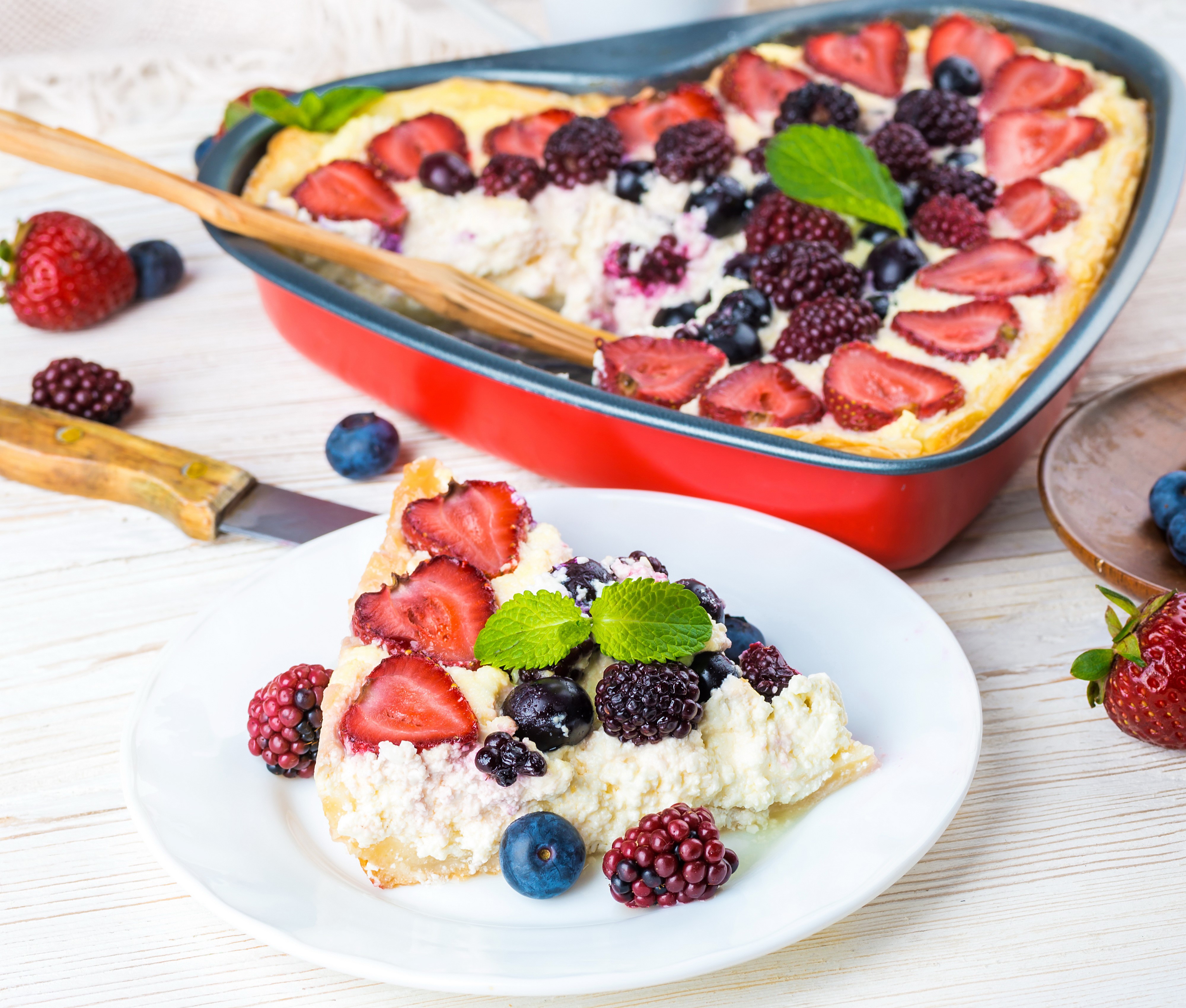 Heart-shaped berry pastry with strawberries and blueberries HD Wallpaper