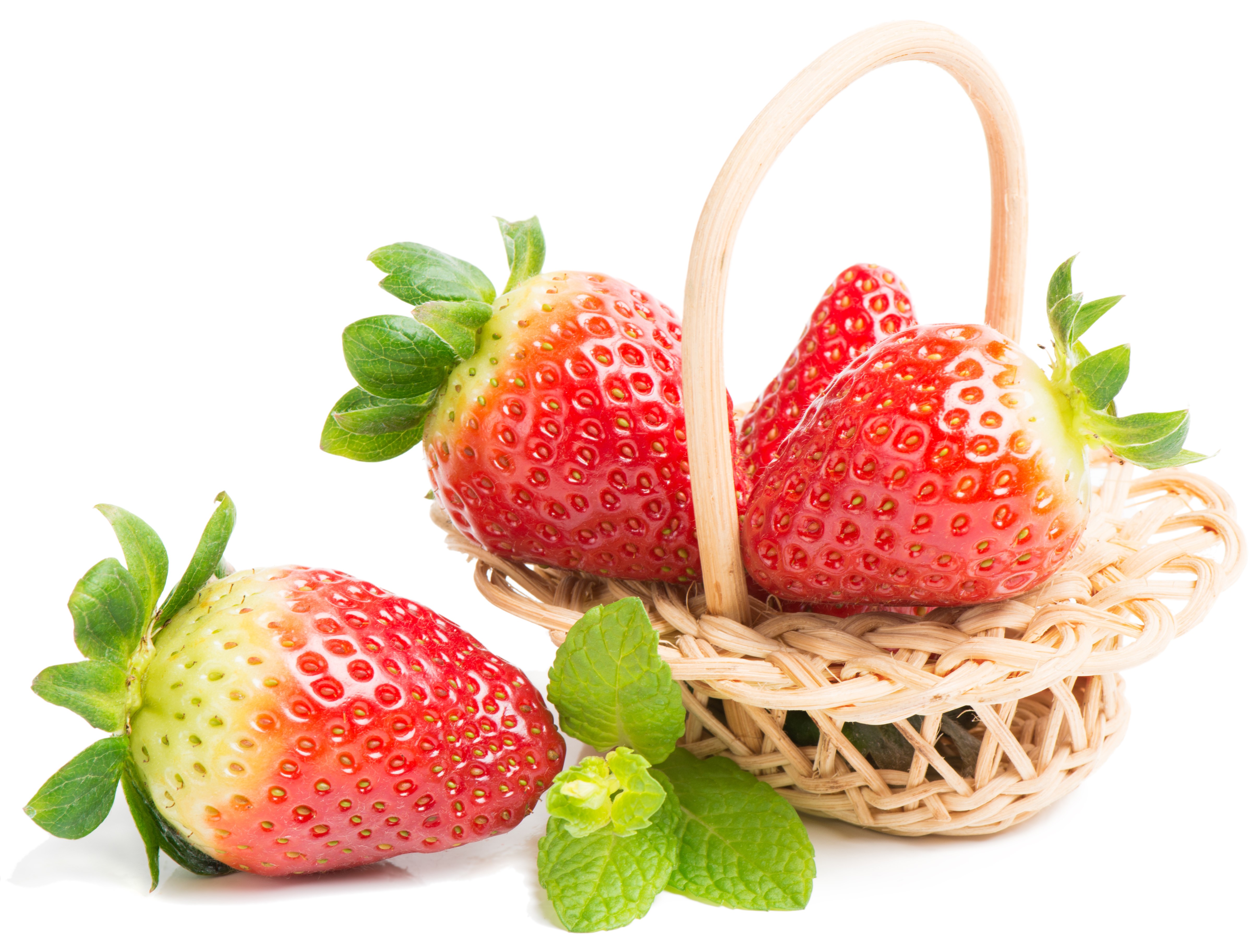 Strawberries in a wicker basket HD Wallpaper